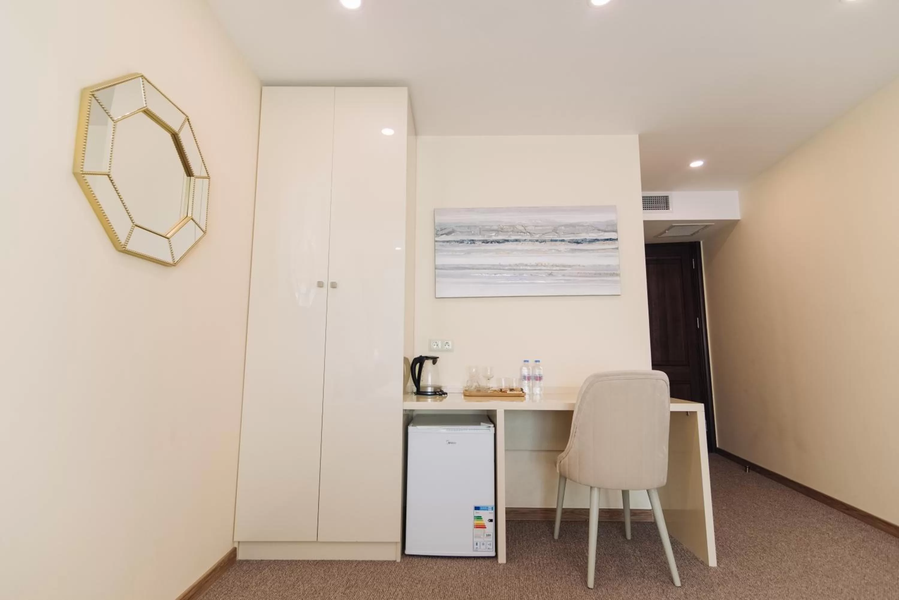 Coffee/tea facilities in Royal Plaza Hotel