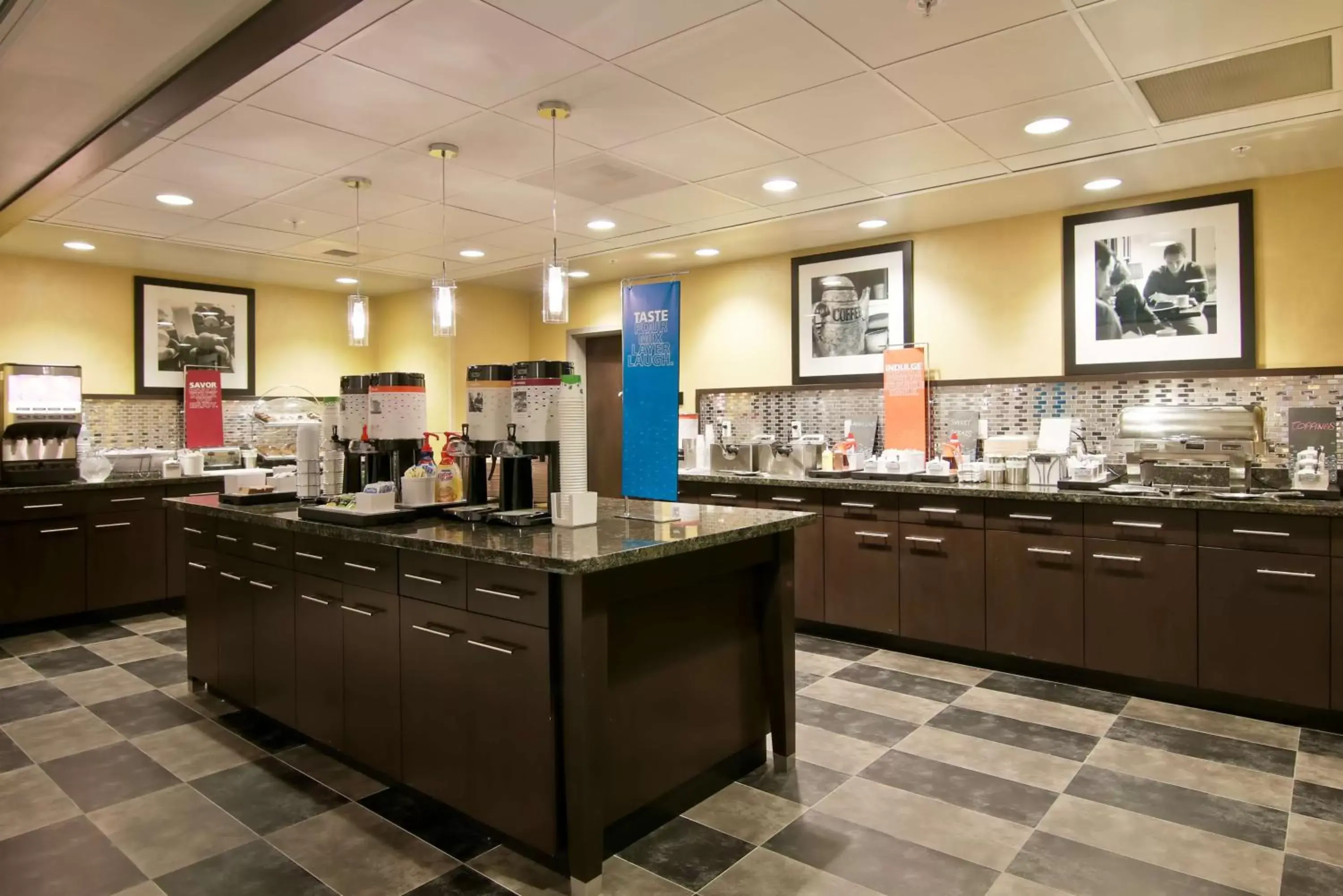 Breakfast, Restaurant/Places to Eat in Hampton Inn & Suites Bellevue Downtown/Seattle