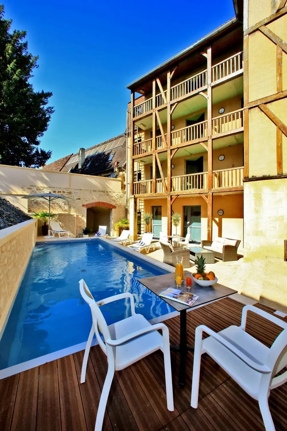 Swimming pool, Property Building in Hotel de Compostelle