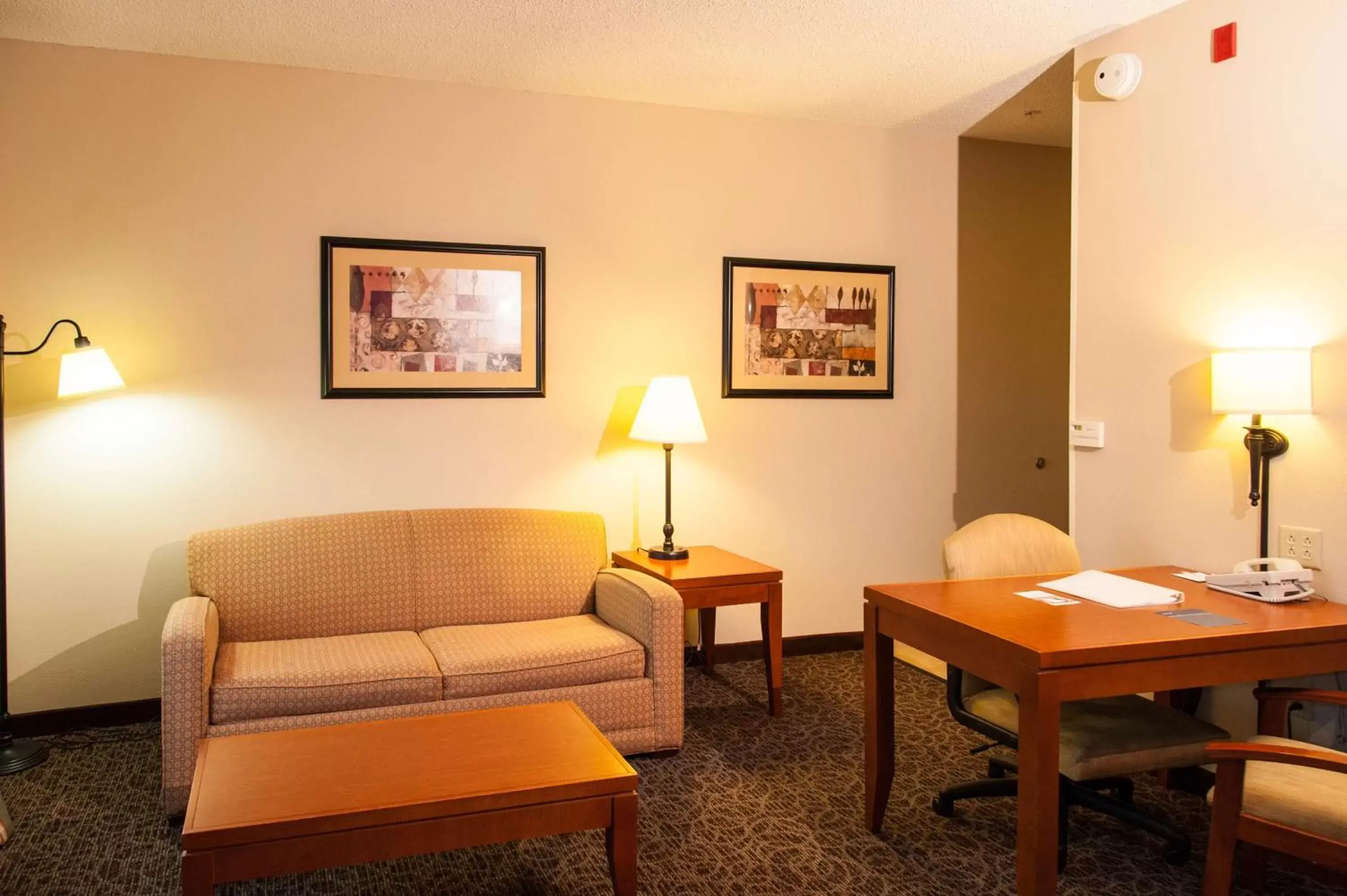 Living room, Seating Area in Hampton Inn Montgomery-South-Airport