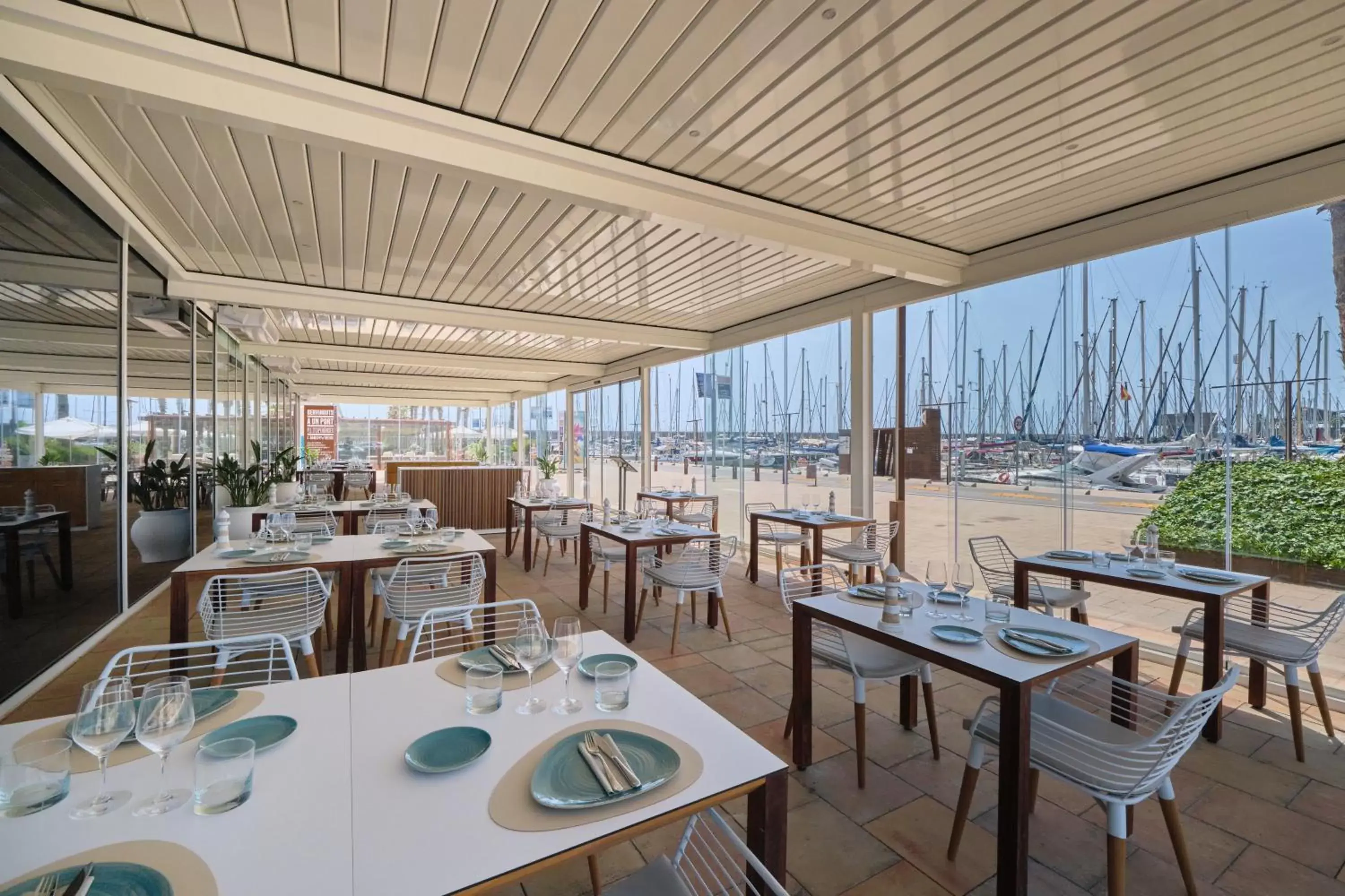 Restaurant/Places to Eat in Hotel Marina Badalona