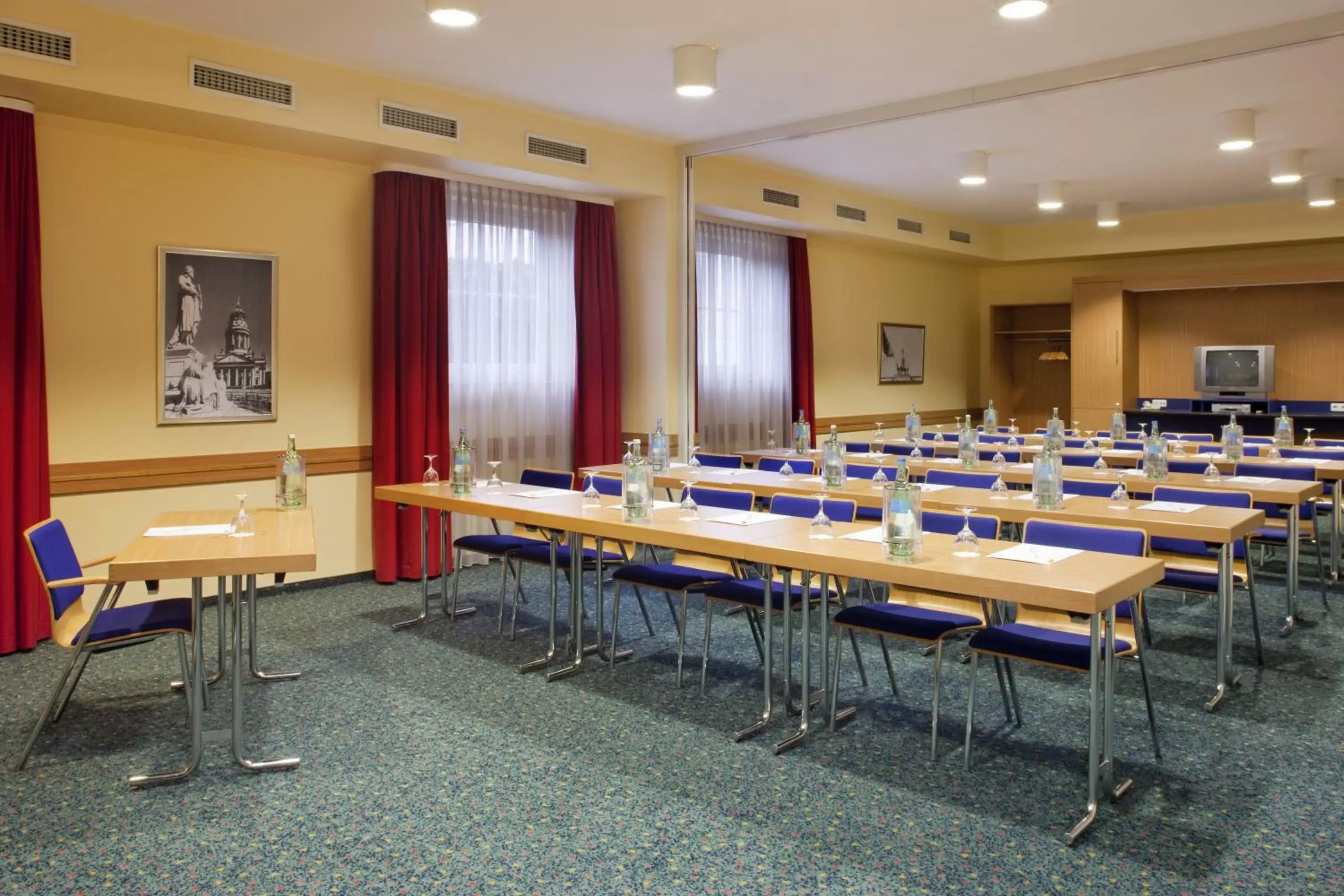 Meeting/conference room in Holiday Inn Express Frankfurt Airport, an IHG Hotel