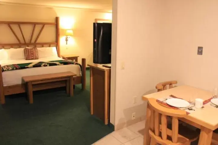 Photo of the whole room, Bed in Best Western Plus Kentwood Lodge