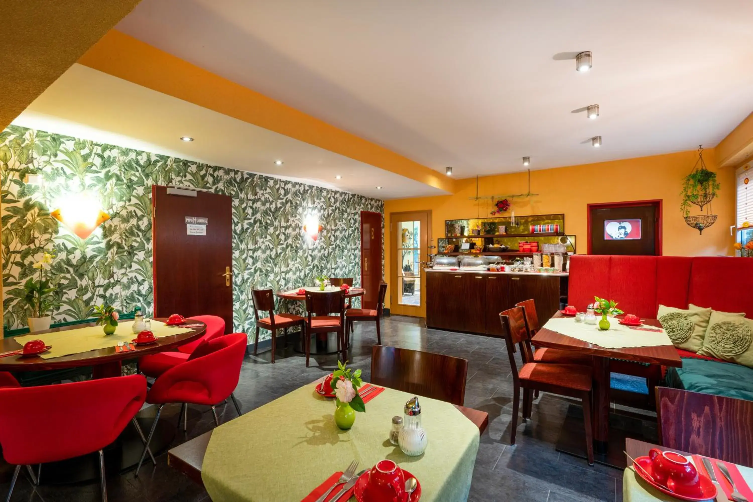 Restaurant/Places to Eat in Hotel Arosa