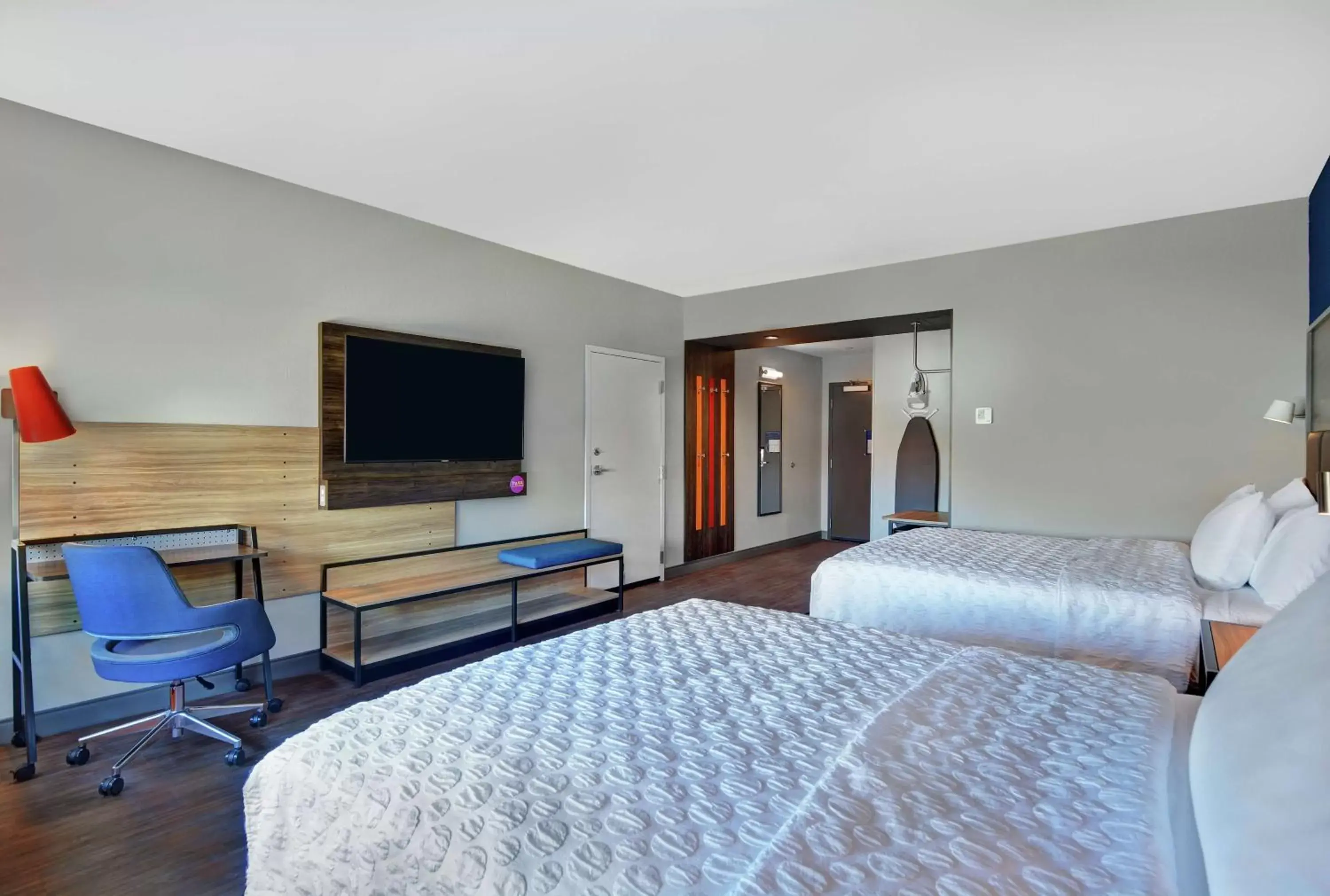 Bedroom, Bed in Tru By Hilton Springfield Downtown