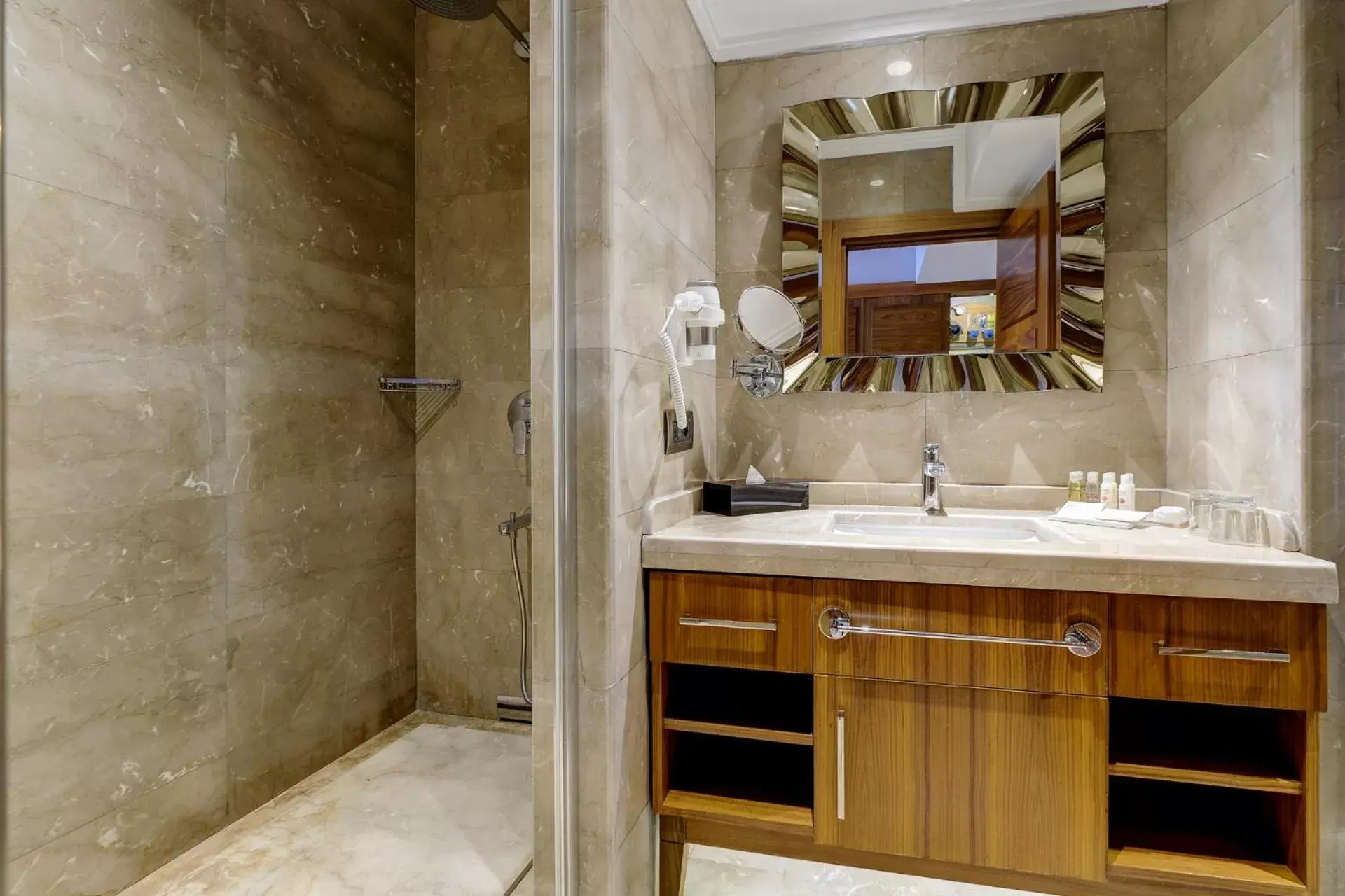 Shower, Bathroom in Days Hotel by Wyndham Istanbul Maltepe