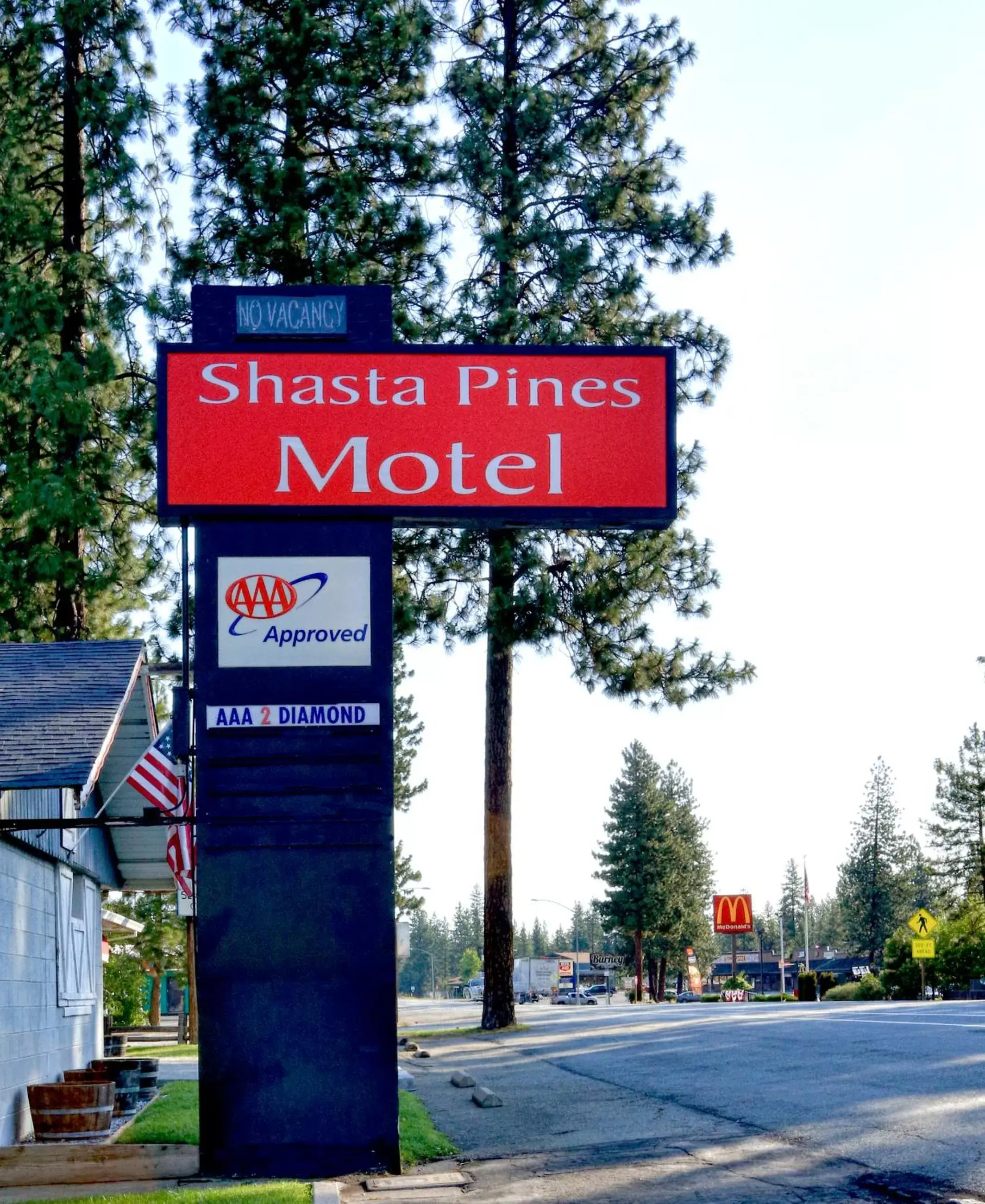 Property logo or sign in Shasta Pines Motel & Suites