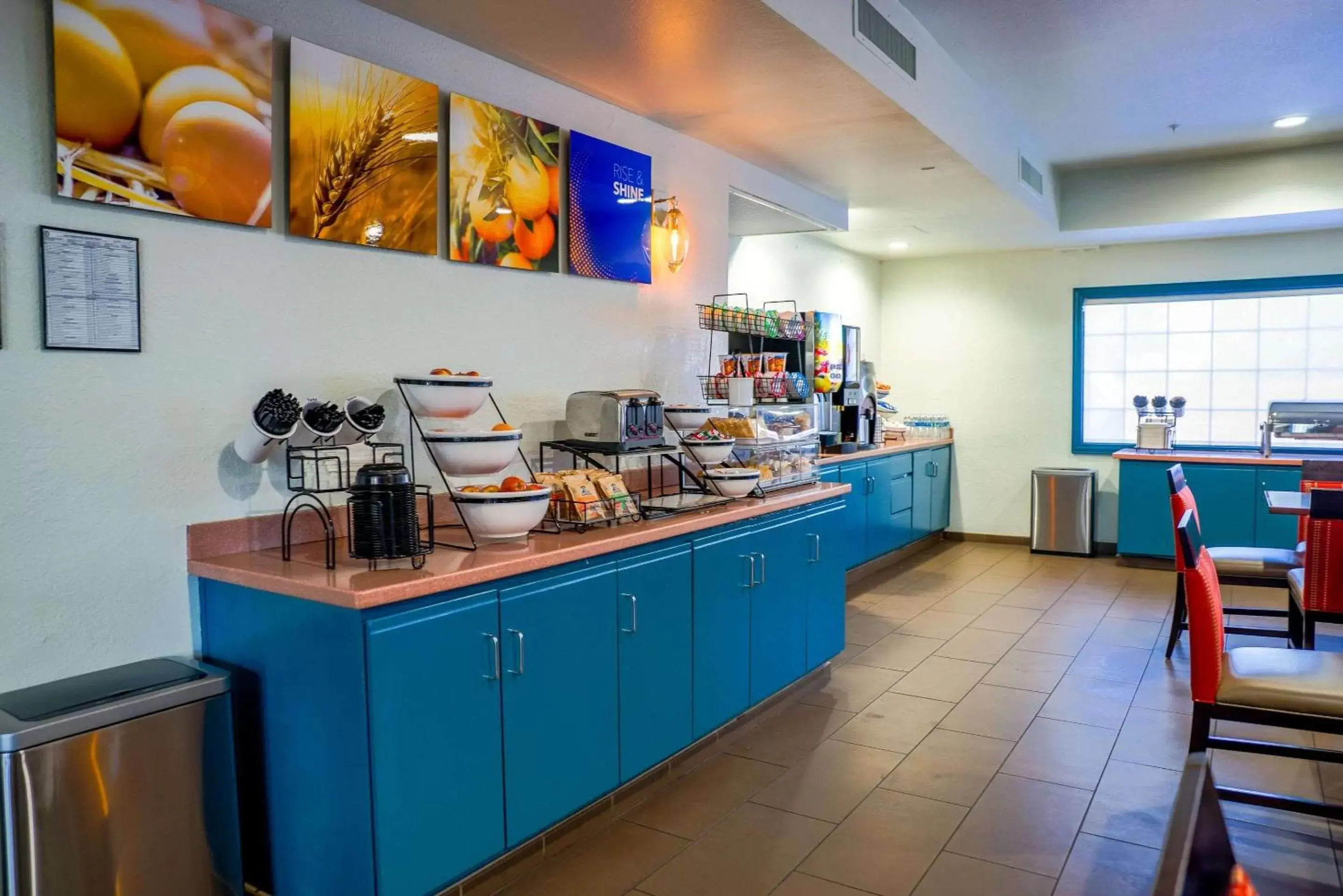 Breakfast, Kitchen/Kitchenette in Comfort Inn & Suites Sierra Vista near Ft Huachuca
