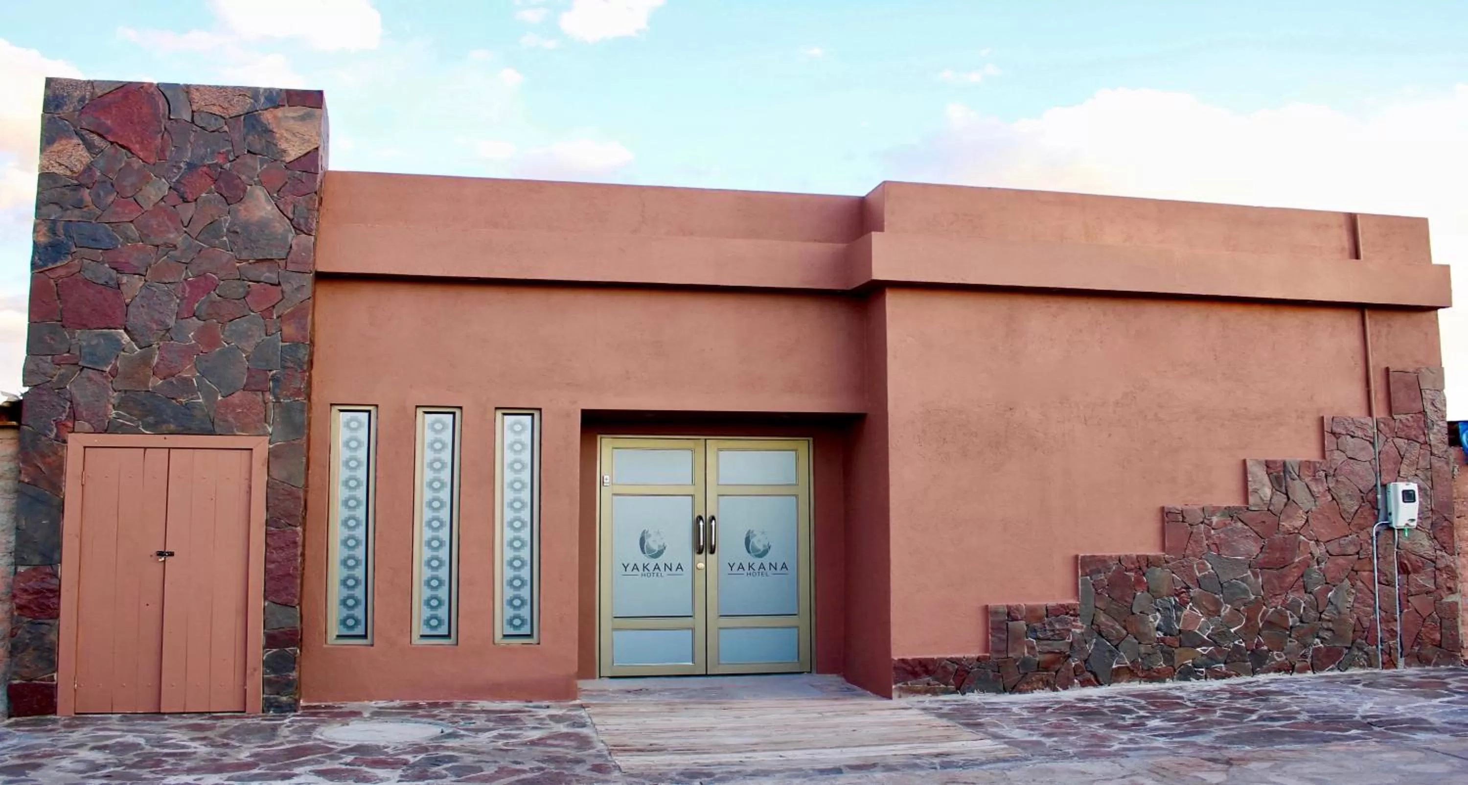 Facade/entrance in Yakana Hotel