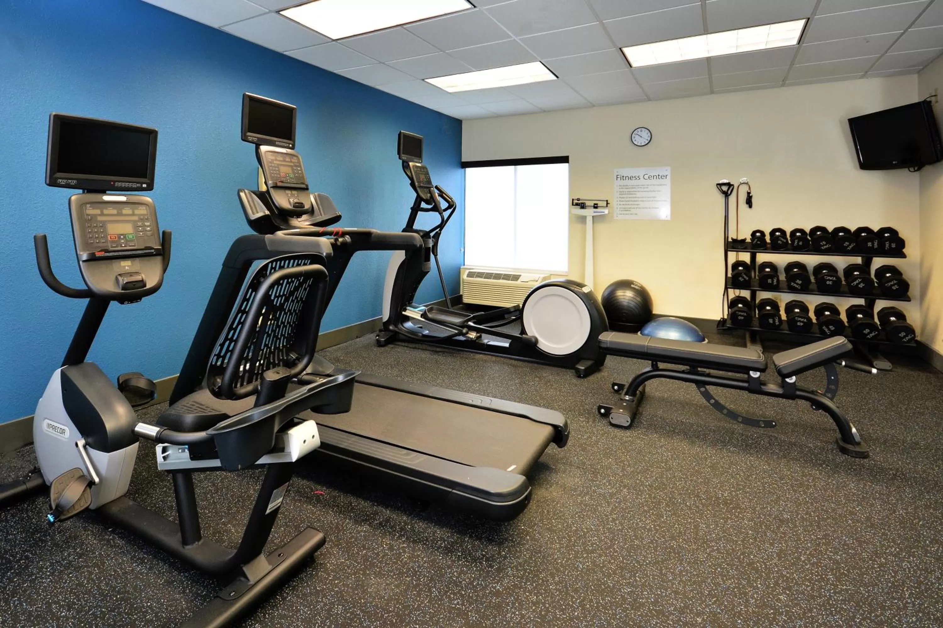 Fitness centre/facilities in Holiday Inn Express Richmond I-64 Short Pump Area by IHG