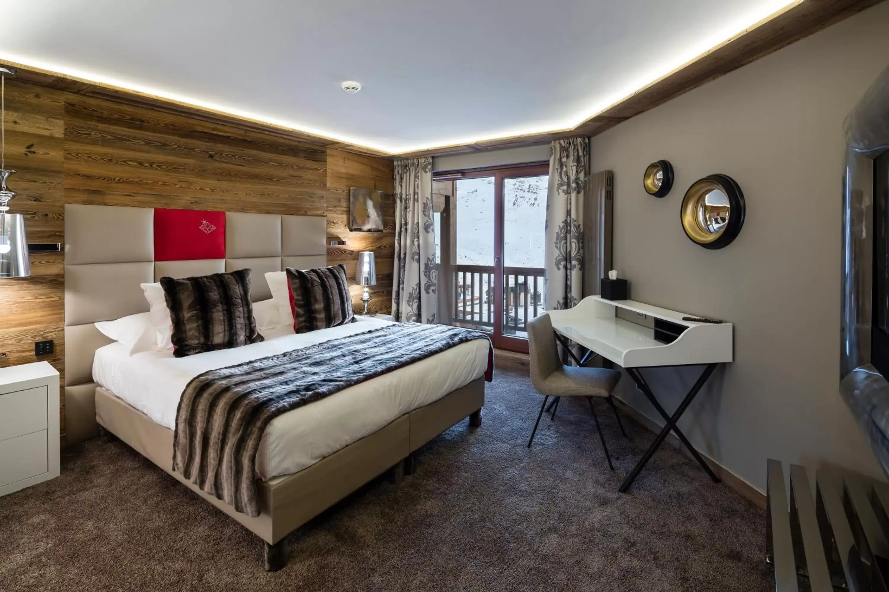 Bed in Hôtel Koh-I Nor by Les Etincelles