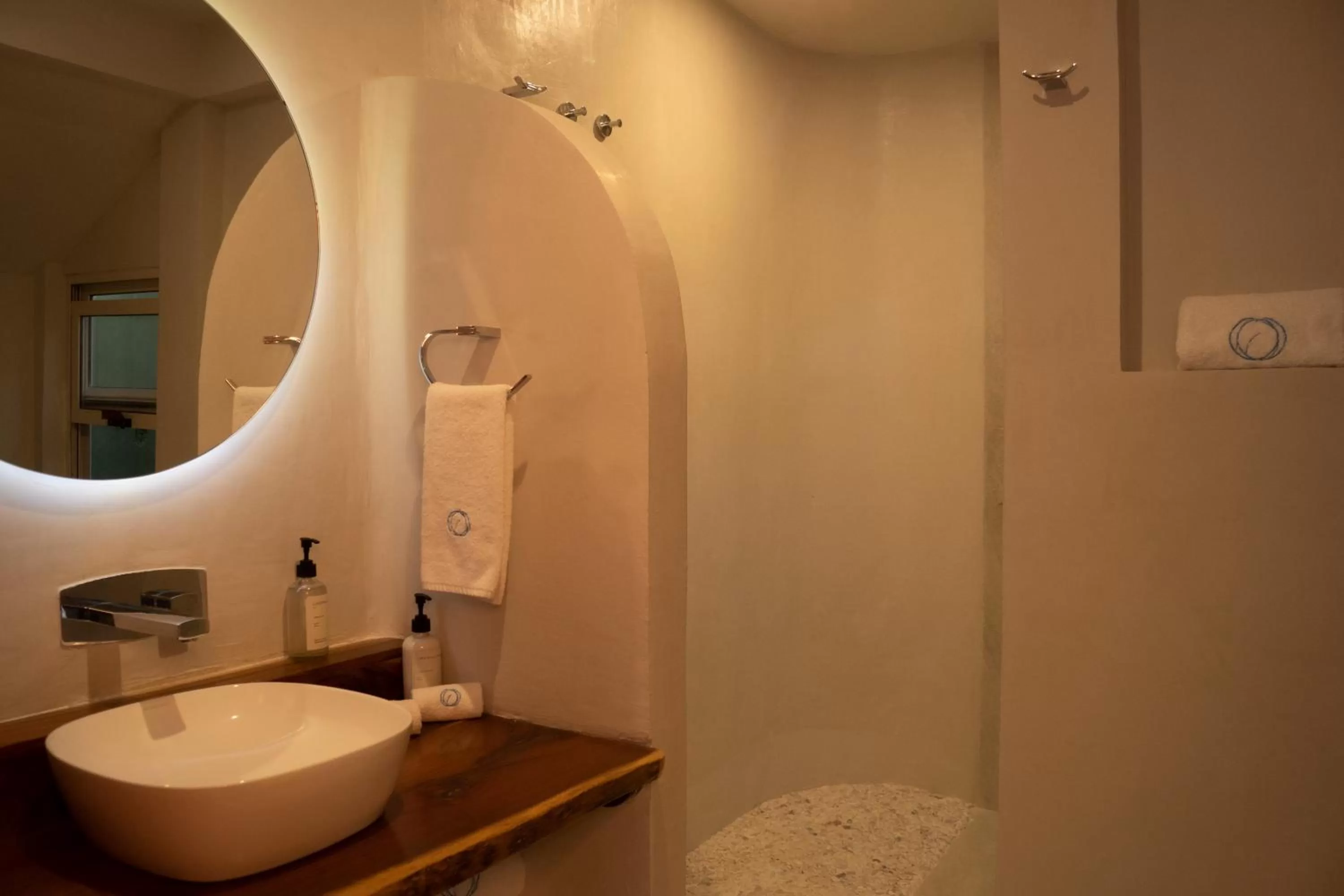 Shower in Hotel Circulo Bacalar