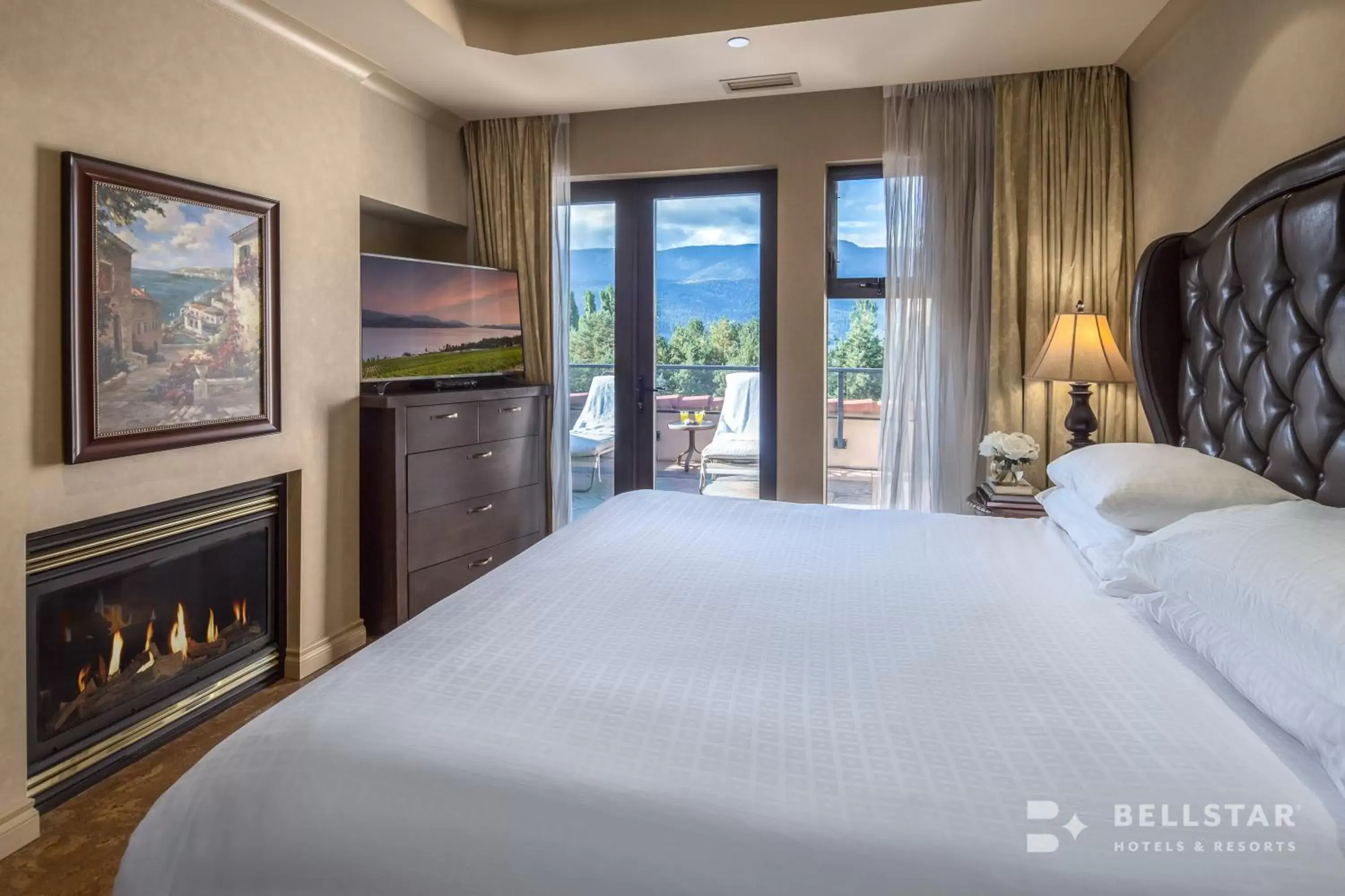 Bedroom, Bed in The Royal Kelowna - Bellstar Hotels & Resorts