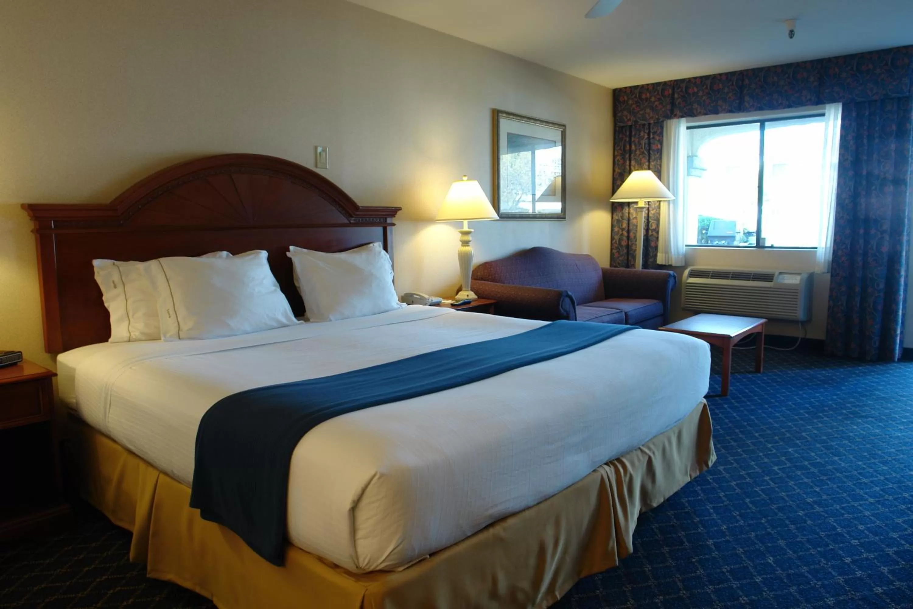 Standard King Room - Smoking in Spark By Hilton Santa Nella