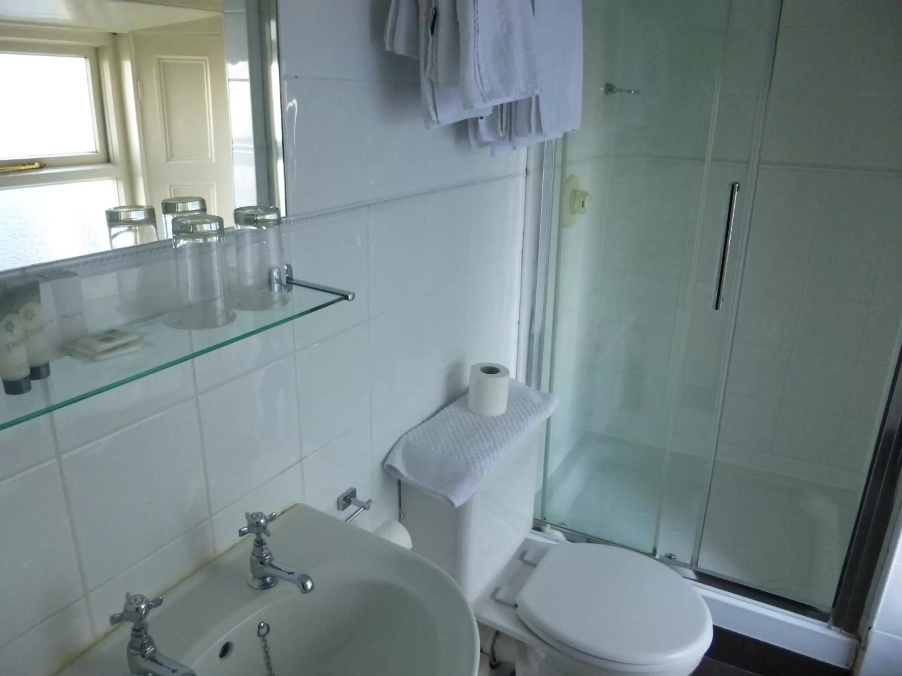 Bathroom in Riverbank House Hotel