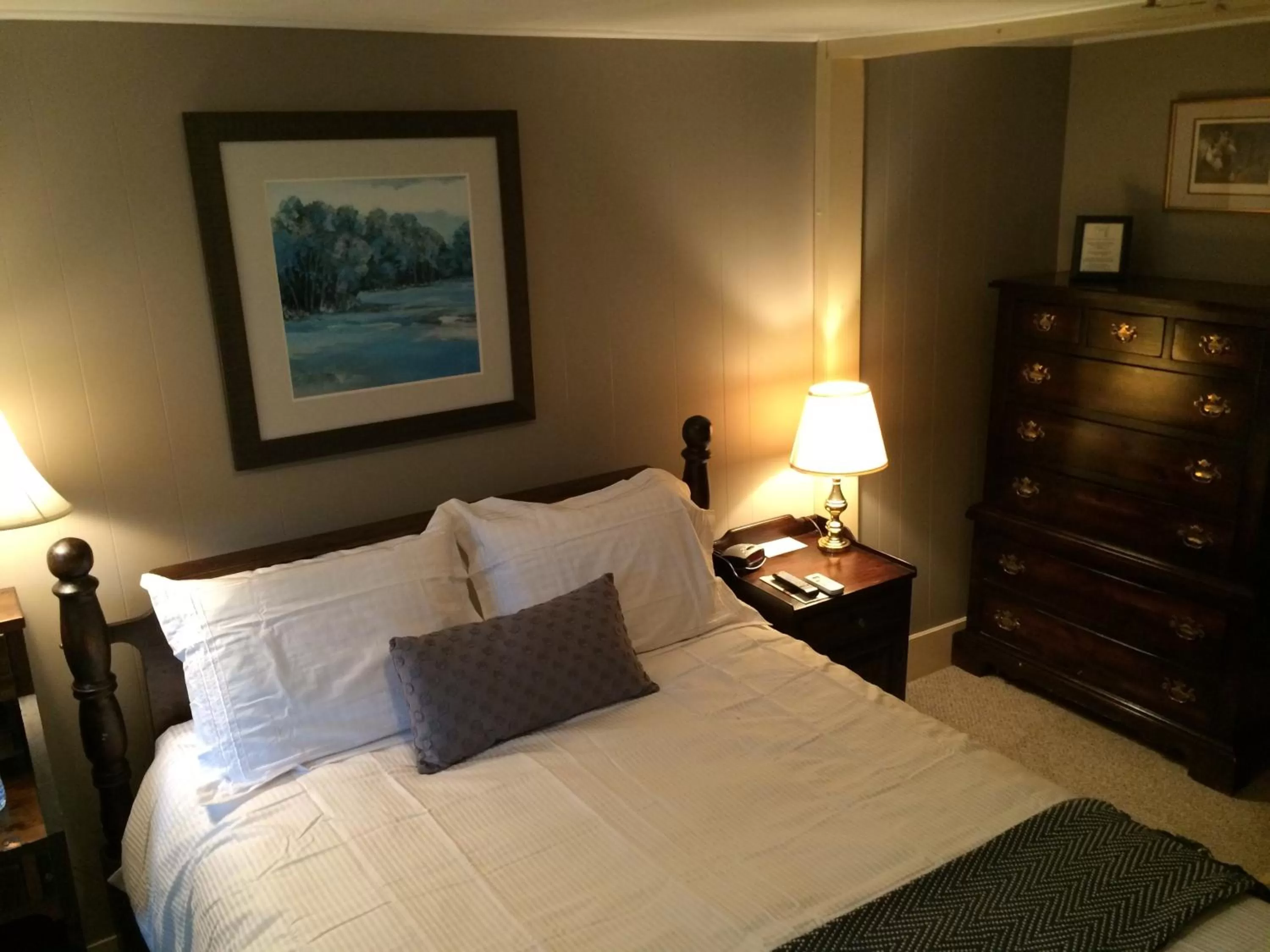 Bedroom, Bed in The Frogtown Inn