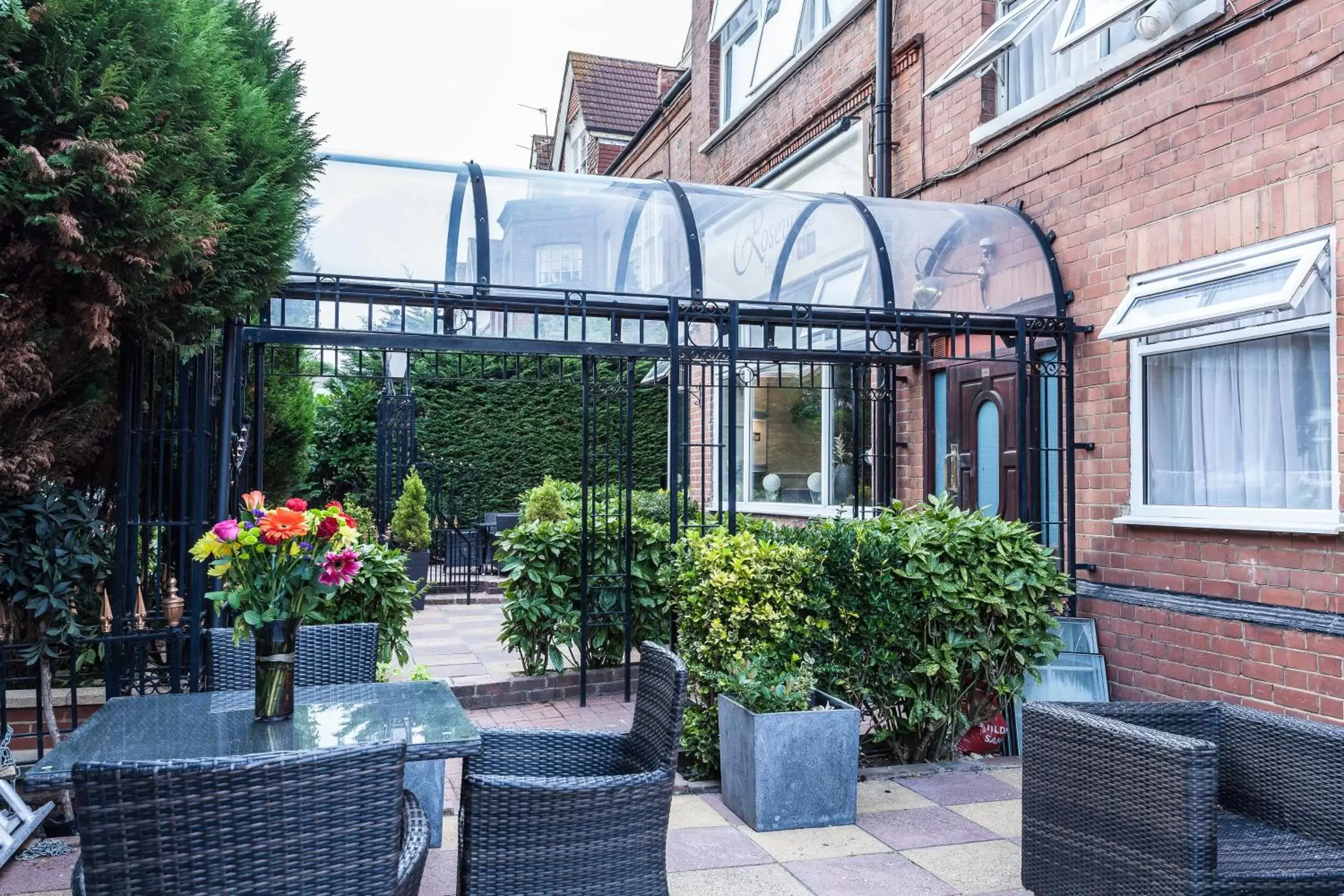 Garden, Property Building in Roseview Alexandra Palace Hotel