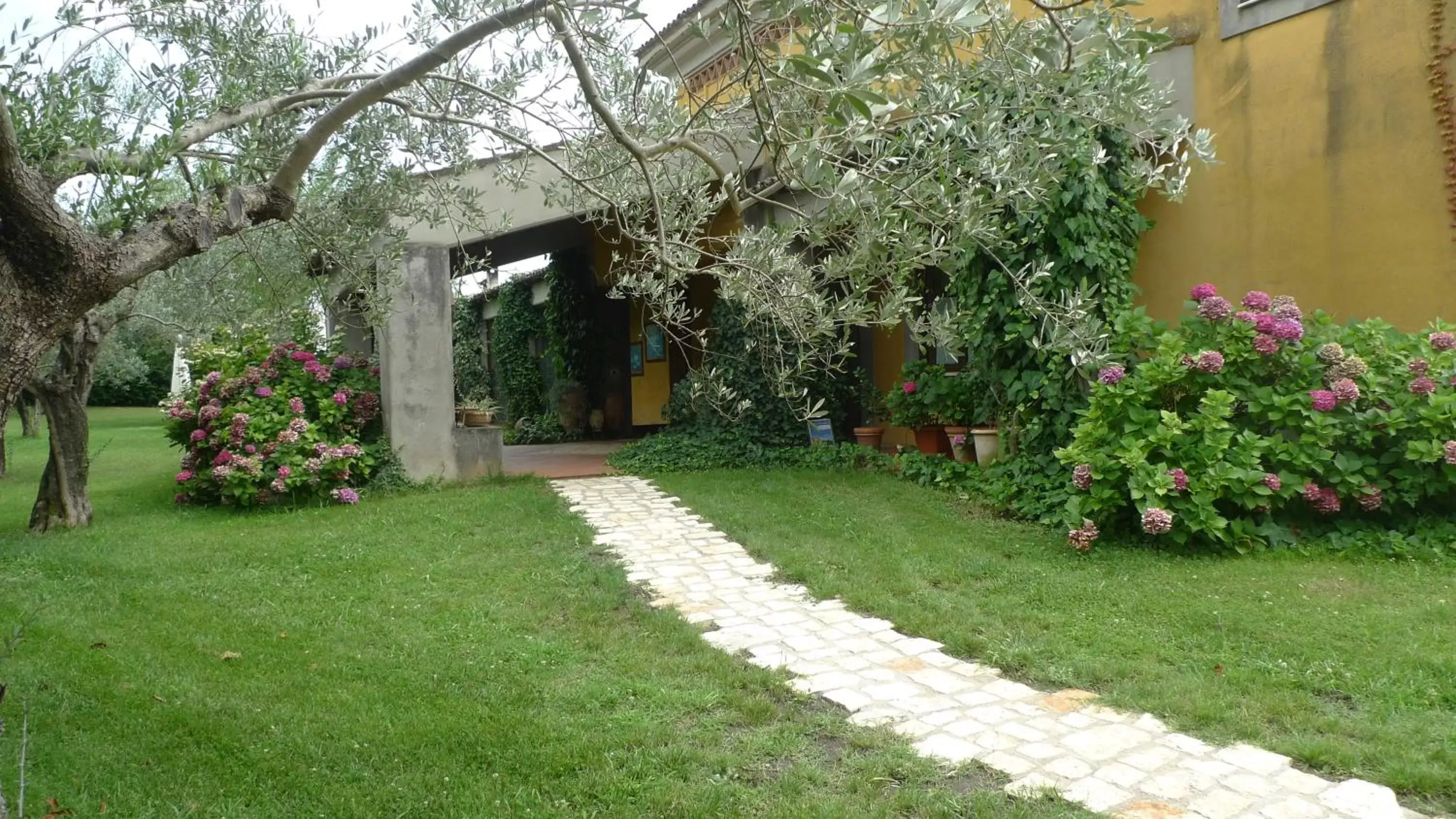 Facade/entrance, Garden in Le Ninfee