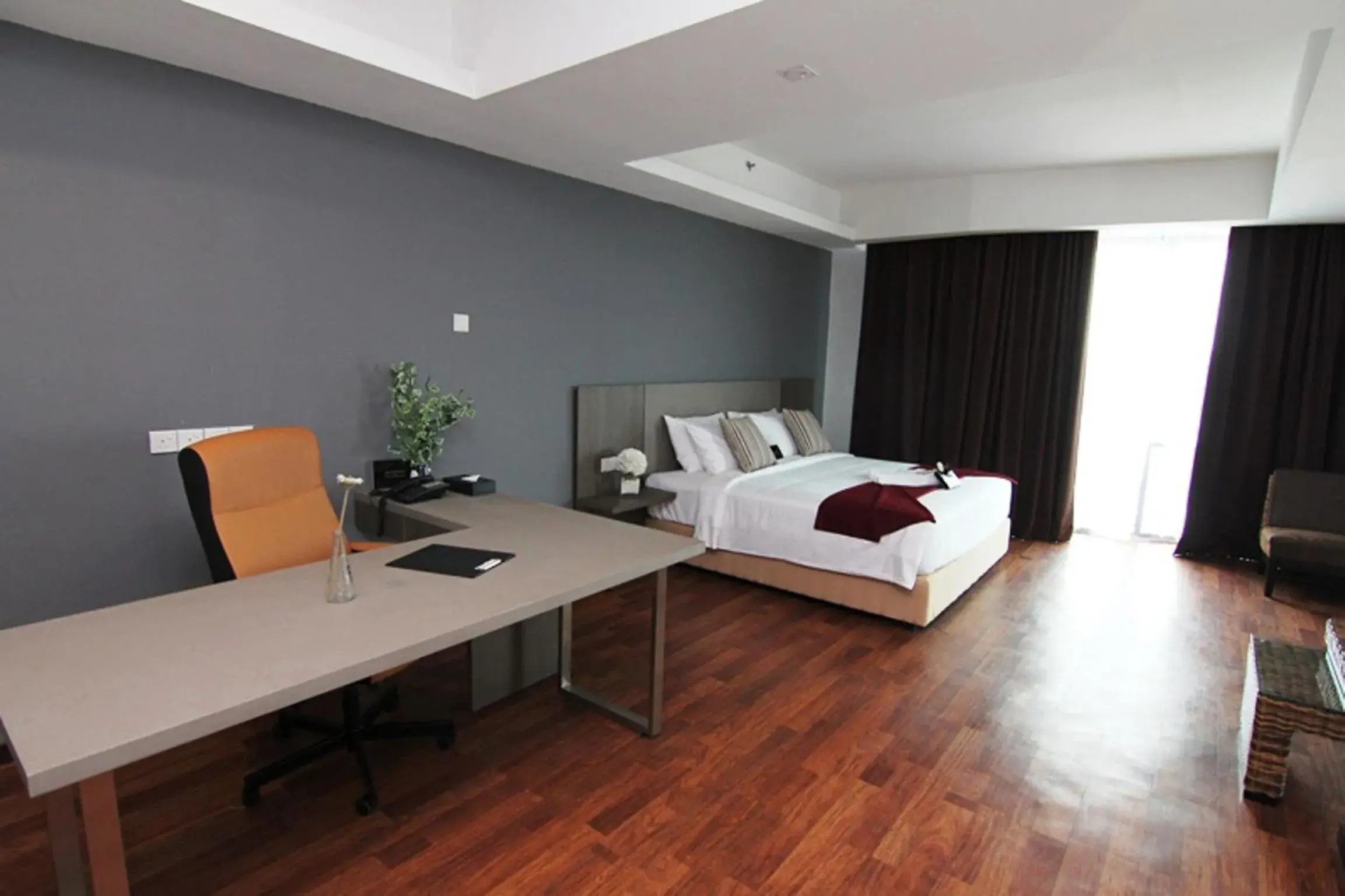 Bedroom, Seating Area in Nexus Business Suite Hotel