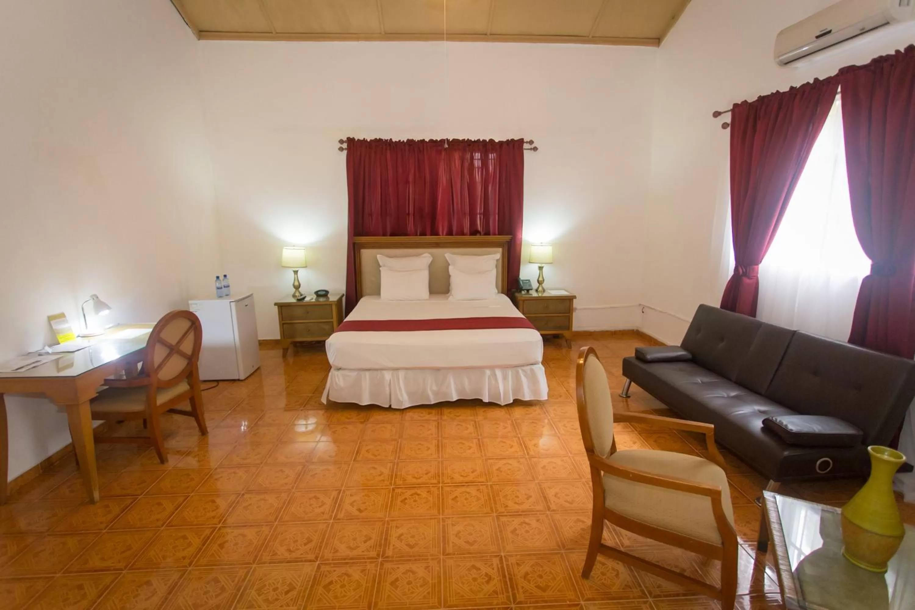 Seating area, Bed in Auberge Villa Cana