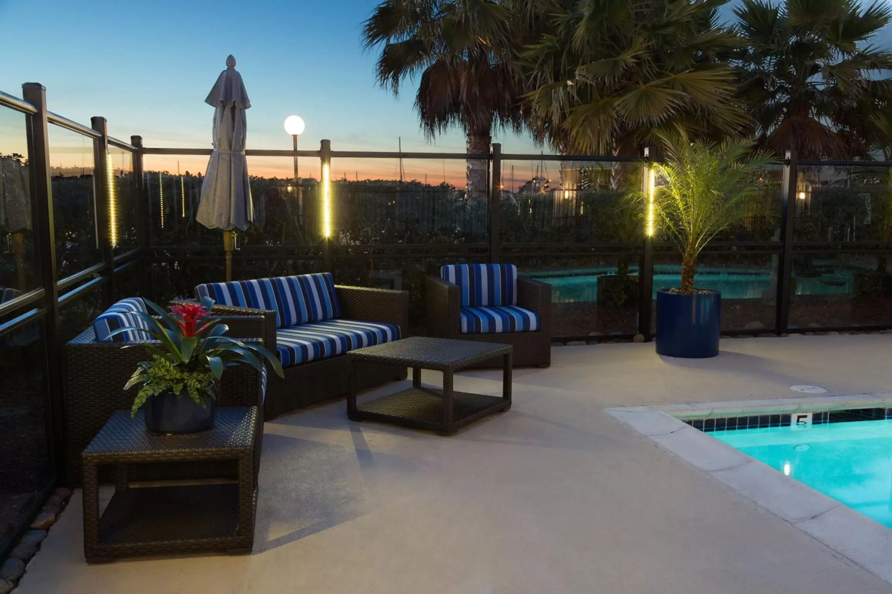 Swimming Pool in The Marina Inn on San Francisco Bay