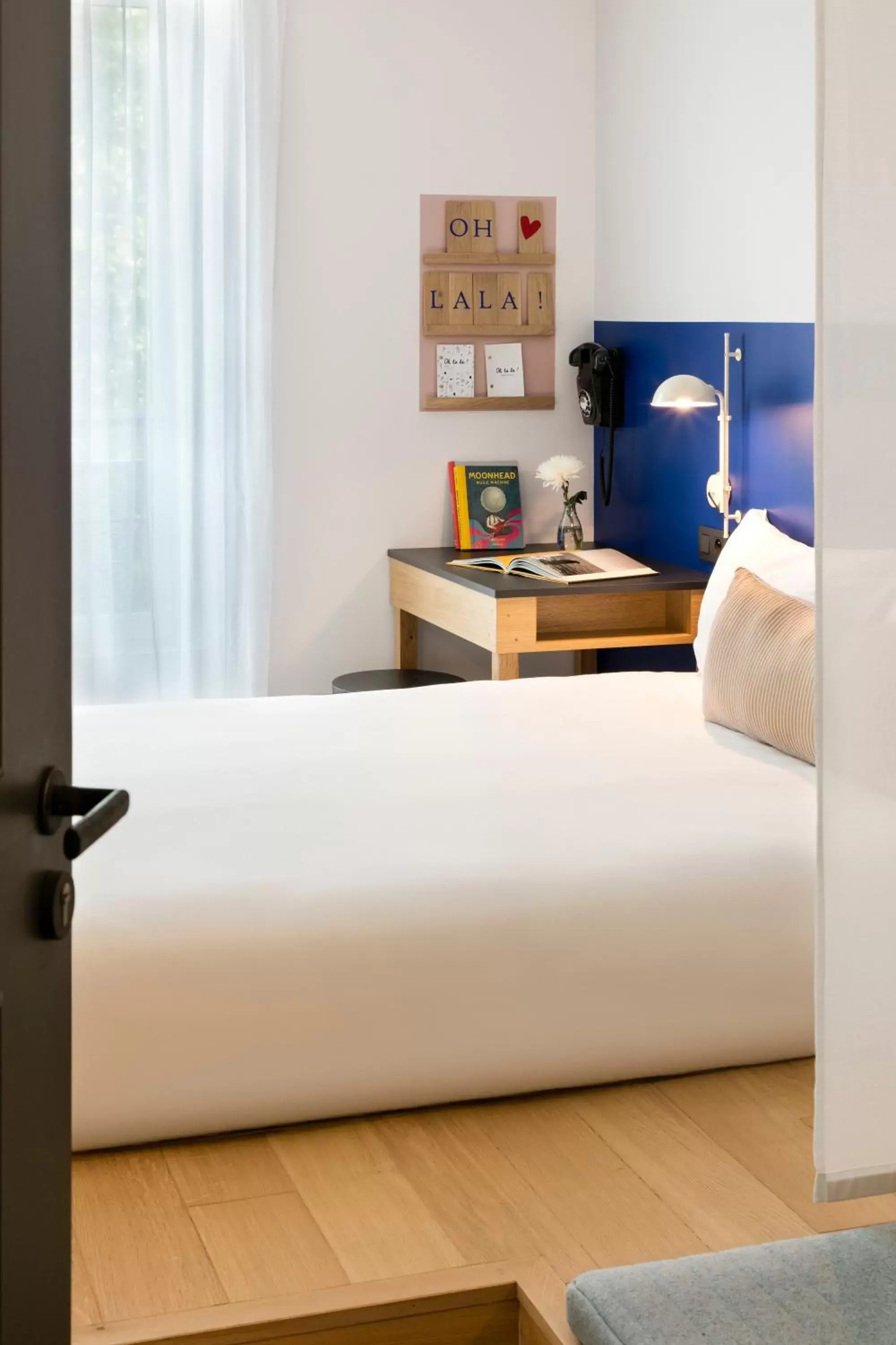 Bedroom, Bed in Oh la la ! Hotel Bar Paris Bastille
