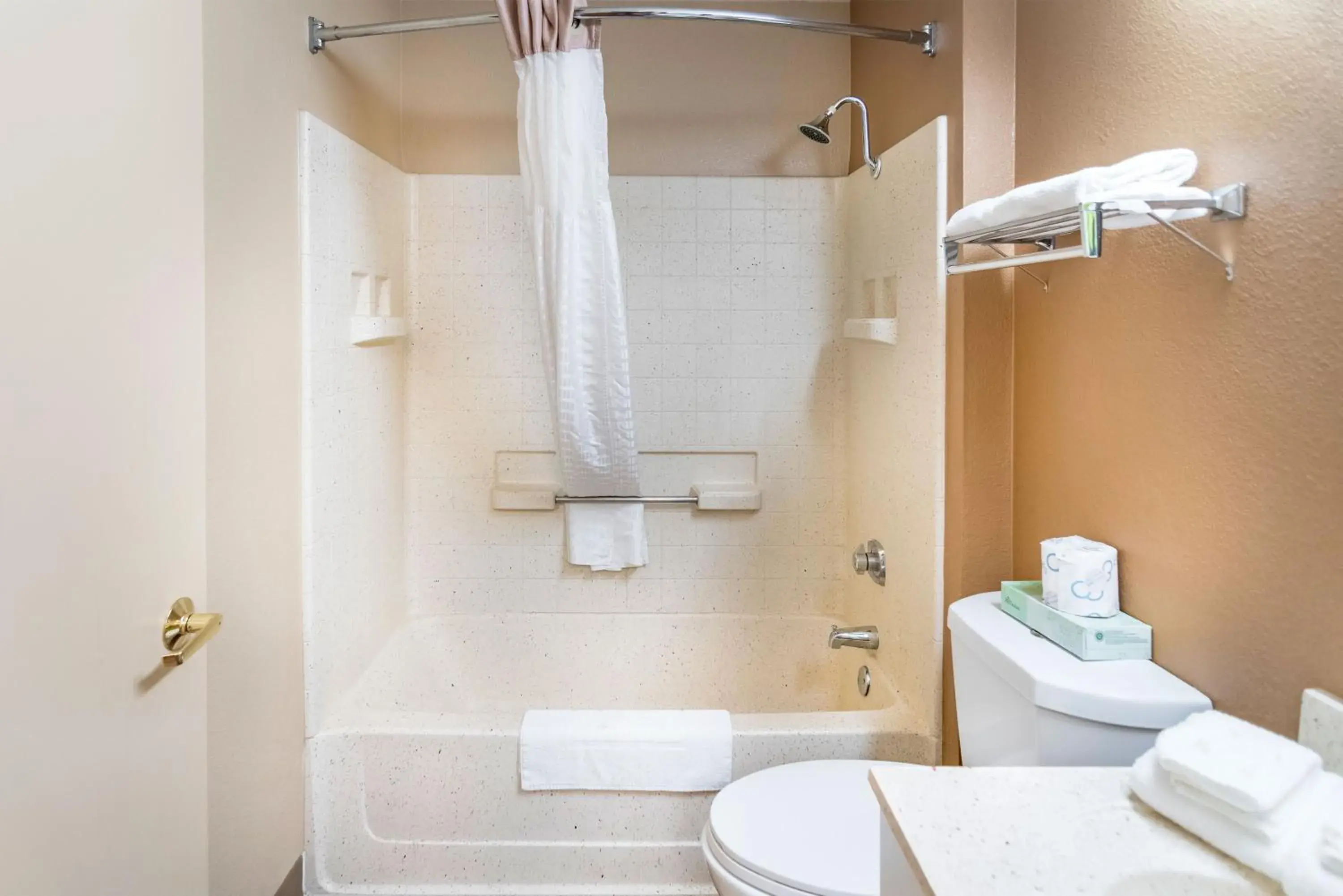 Bathroom in Extended Stay America Suites - Tulsa - Midtown