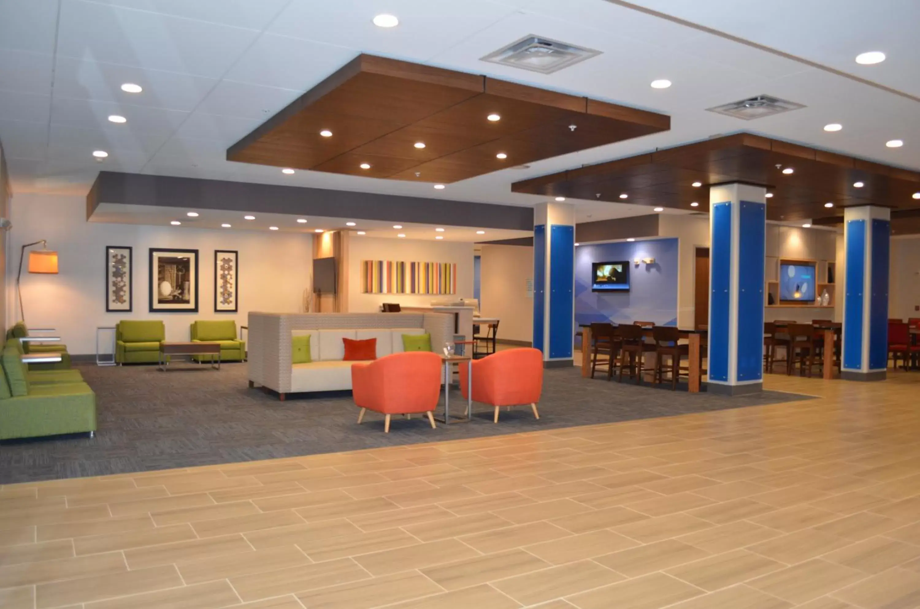 Property building, Lobby/Reception in Holiday Inn Express & Suites - Charlotte NE - University Area, an IHG Hotel