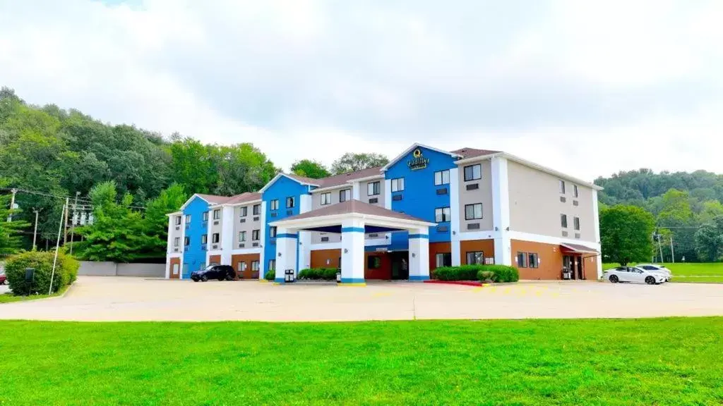 Property Building in Quality Inn & Suites Caseyville - St. Louis