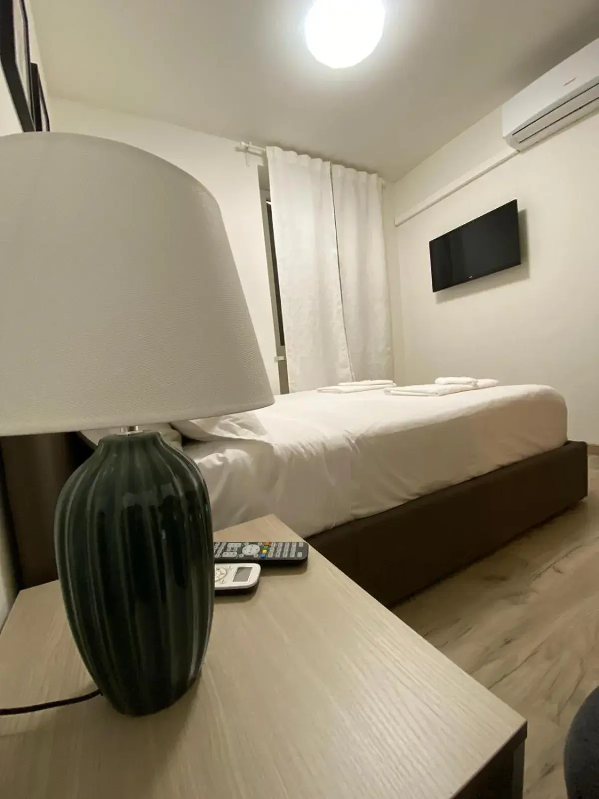 TV and multimedia, Bed in The Place In Rome Guest House