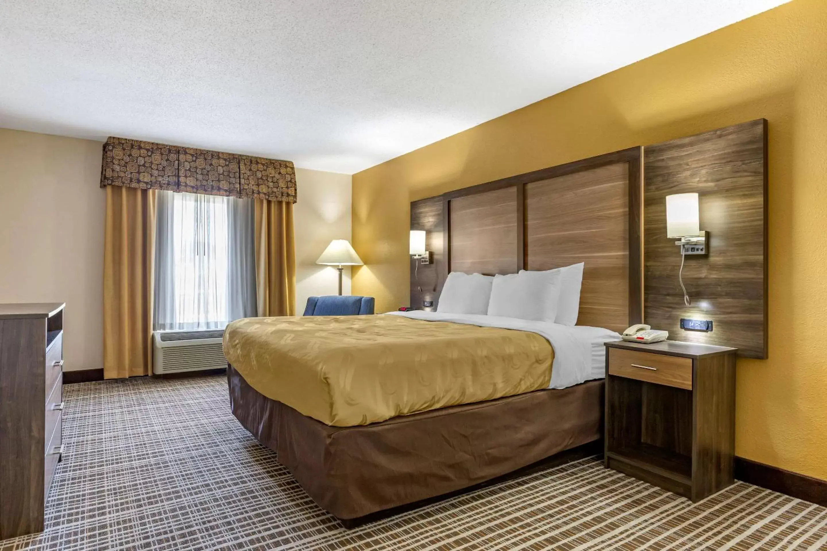 Photo of the whole room, Room Photo in Quality Inn & Suites - Greensboro-High Point