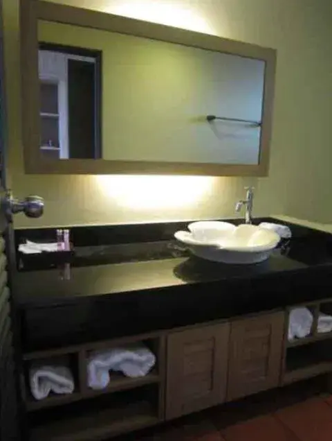 Bathroom in Chidlom Resort