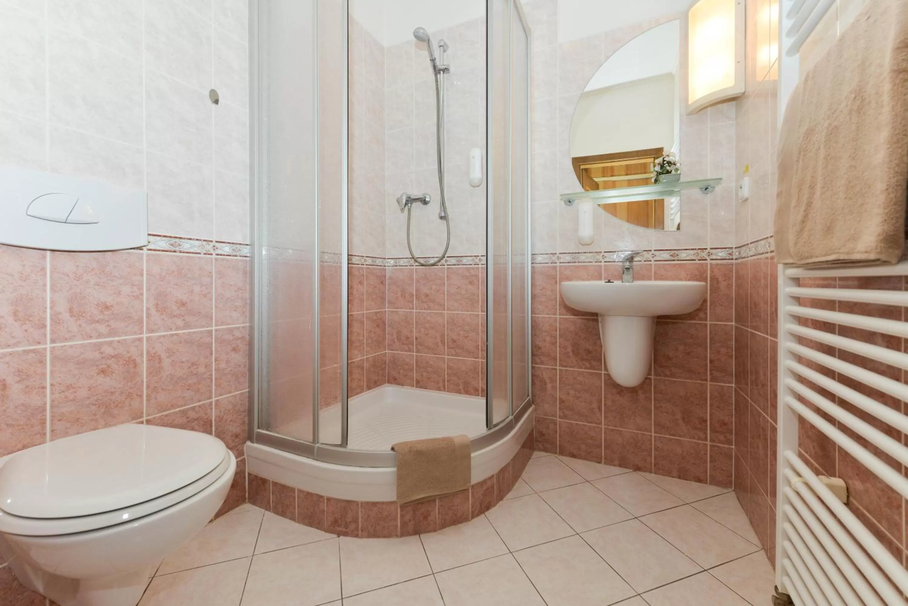 Shower in Hotel Trilobit