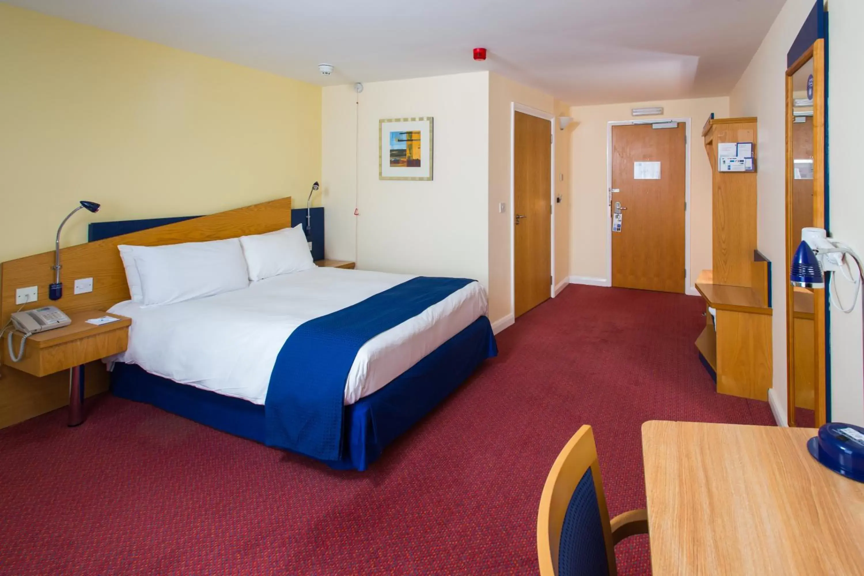 Photo of the whole room, Bed in Holiday Inn Express Bradford City Centre, an IHG Hotel
