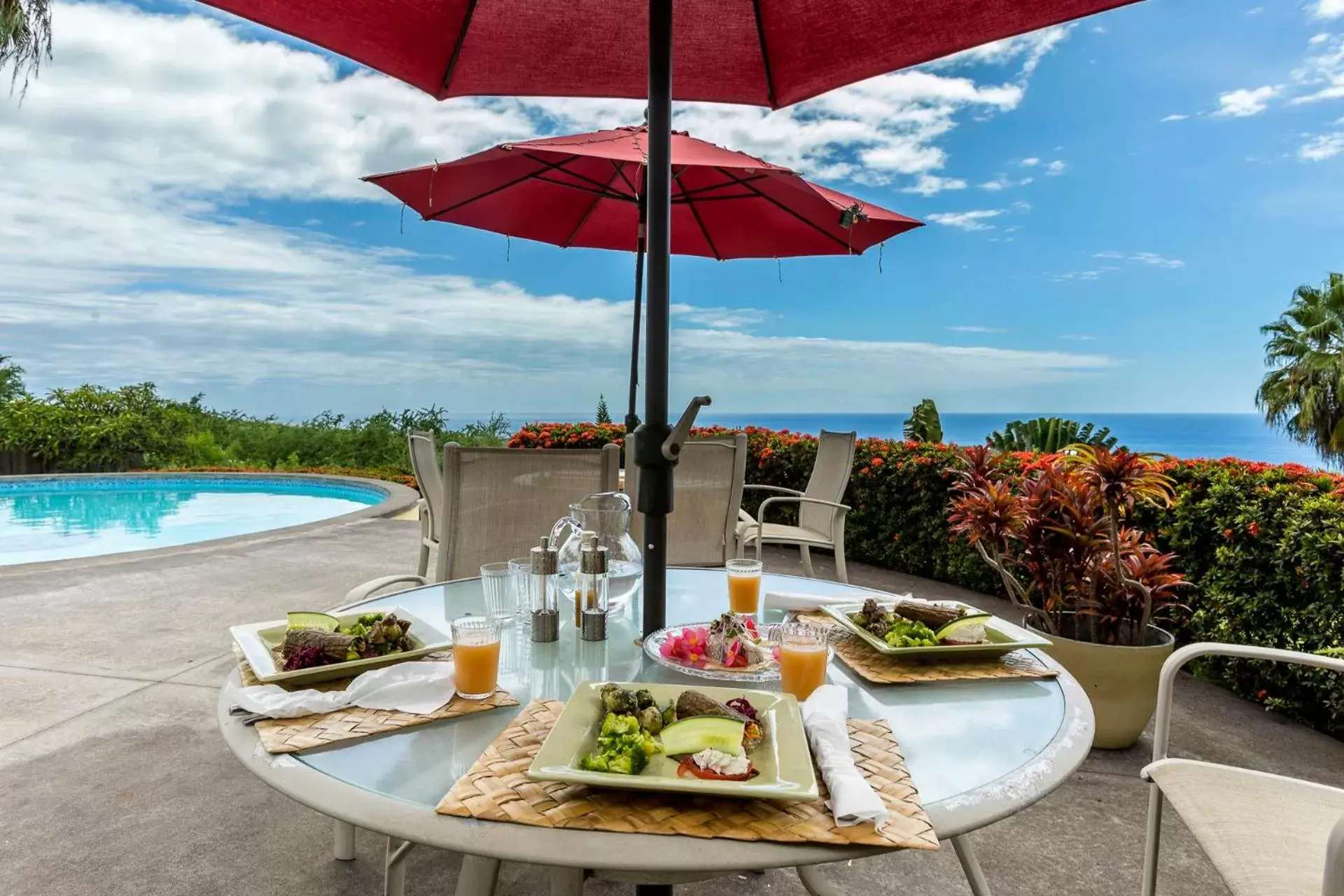 Property building, Swimming Pool in Luana Inn