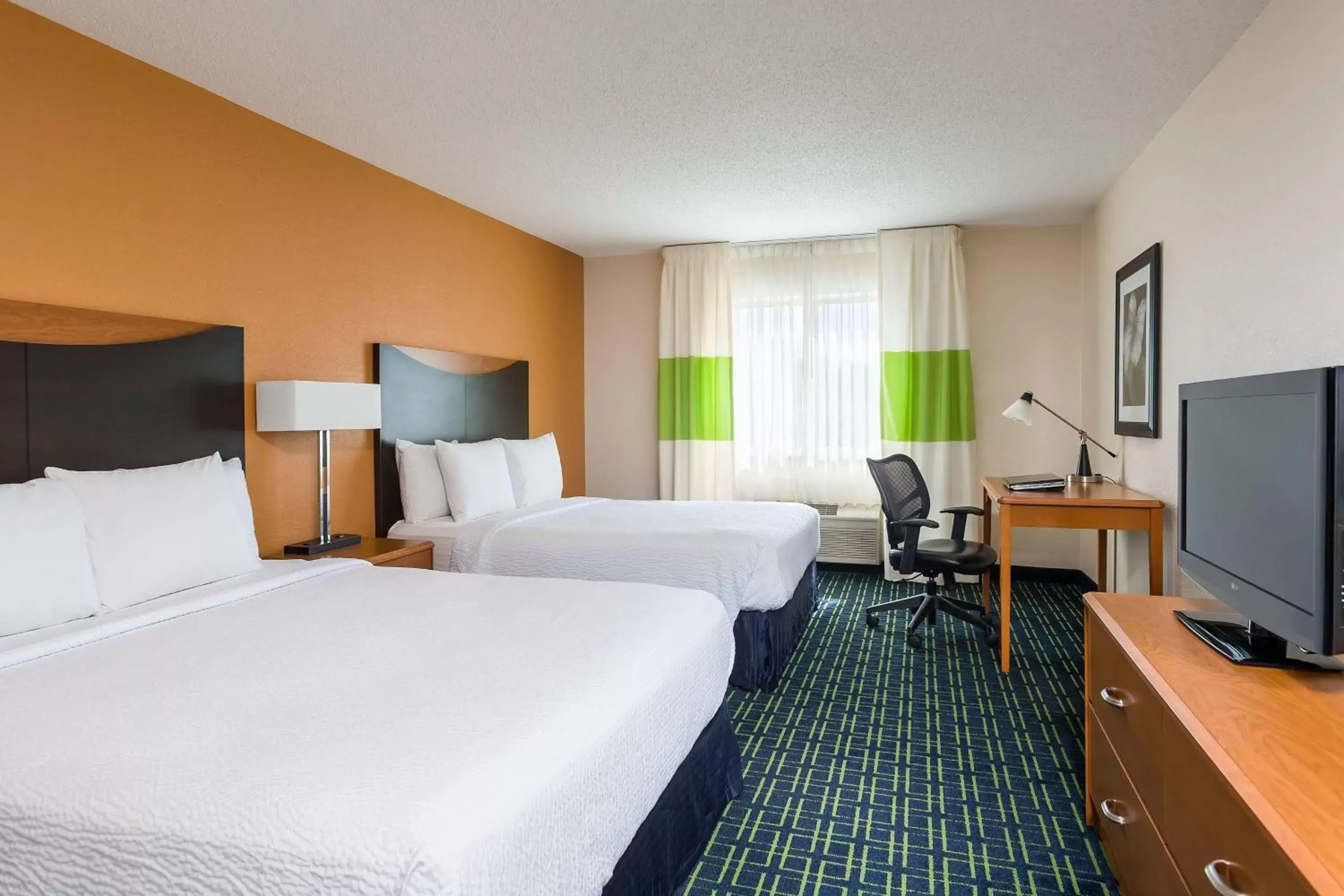 Photo of the whole room, Bed in Fairfield Inn & Suites Grand Rapids