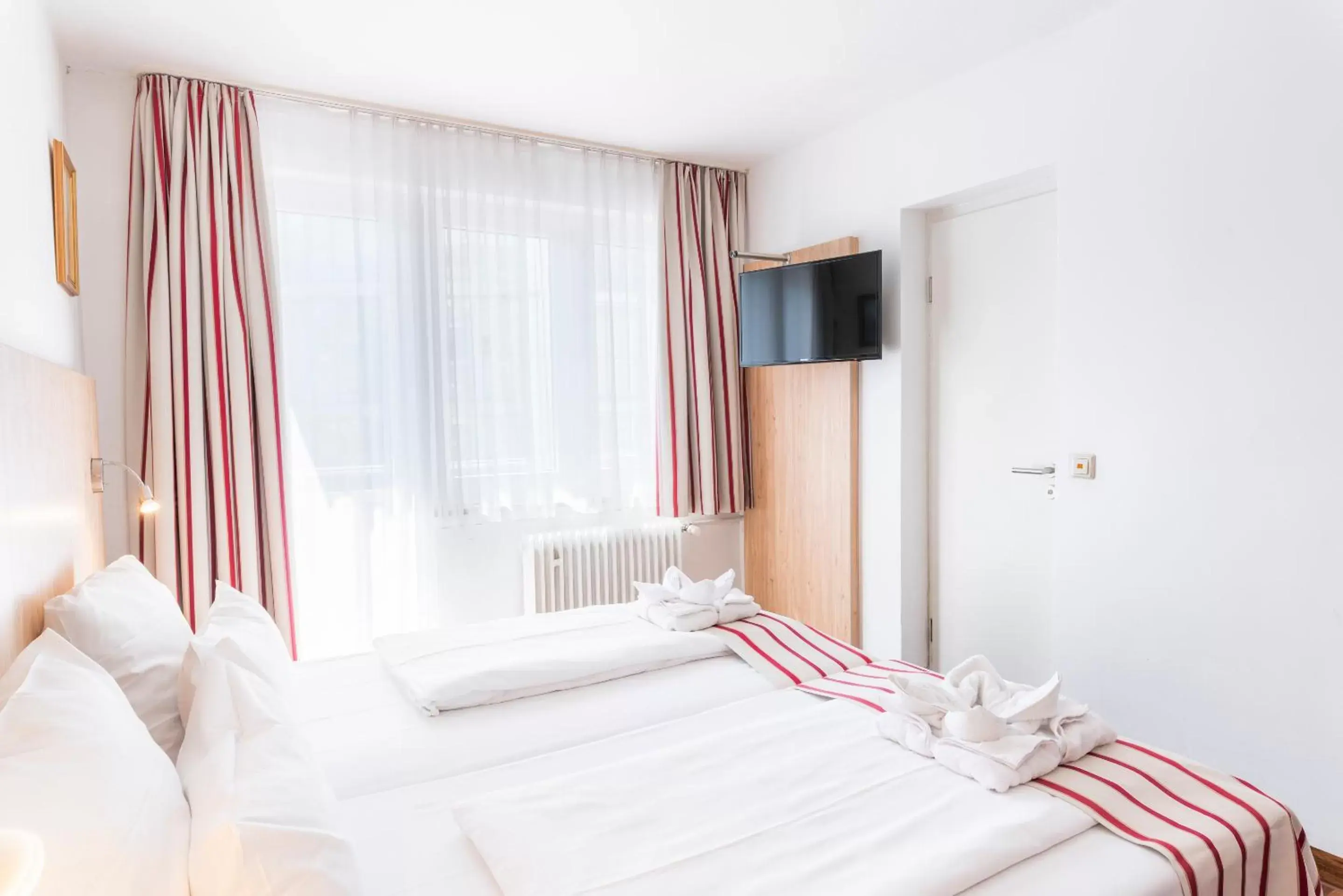 Staff, Bed in Hotel Astoria Stuttgart City