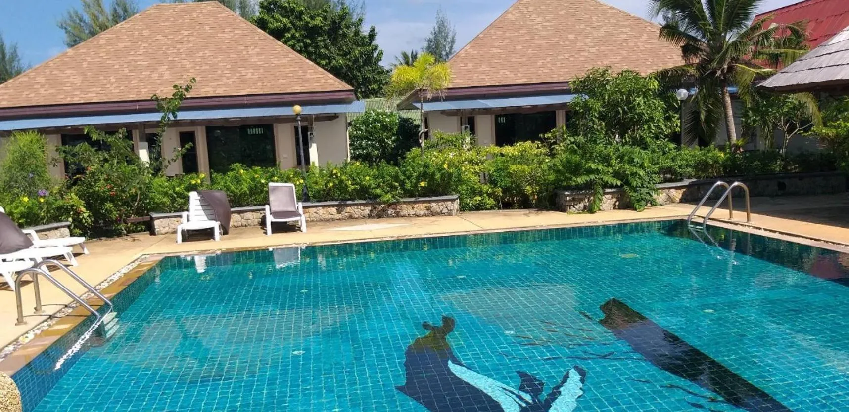 Swimming pool in Lanta Villa Resort