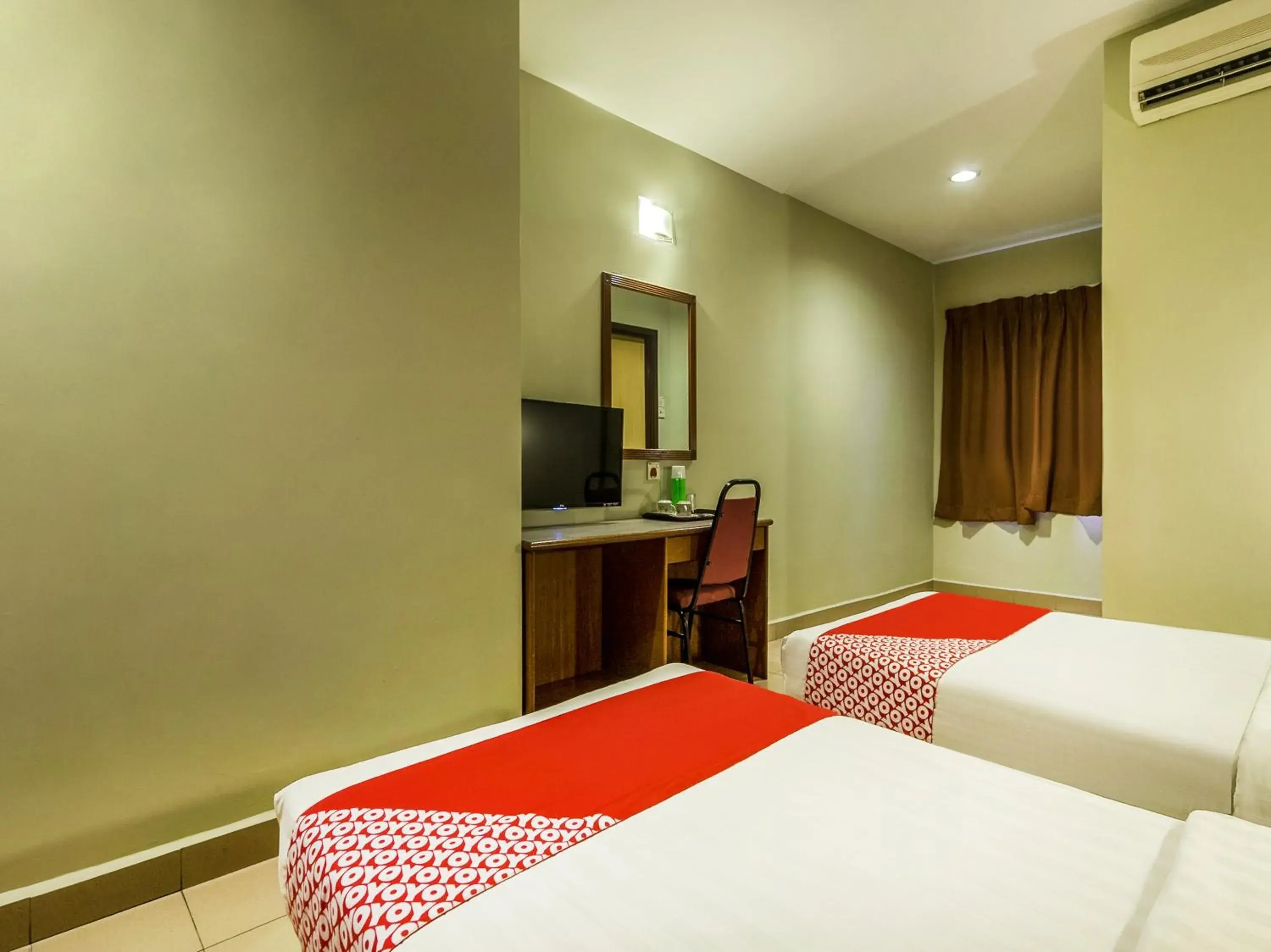 Bedroom, Bed in Super OYO 828 Comfort Hotel Shah Alam