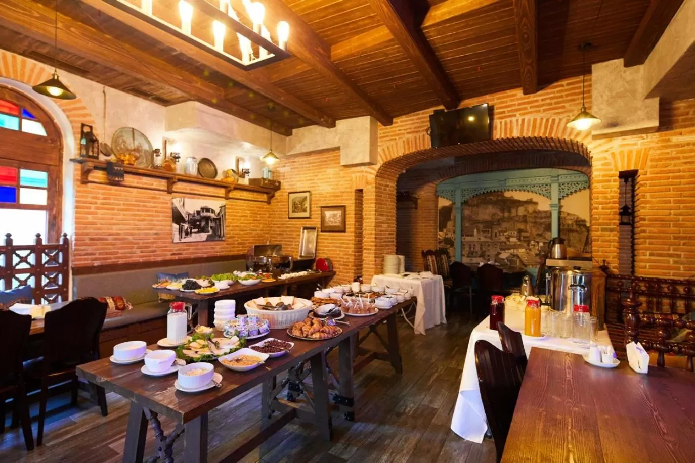 Restaurant/places to eat in Hotel Aivani Old Tbilisi