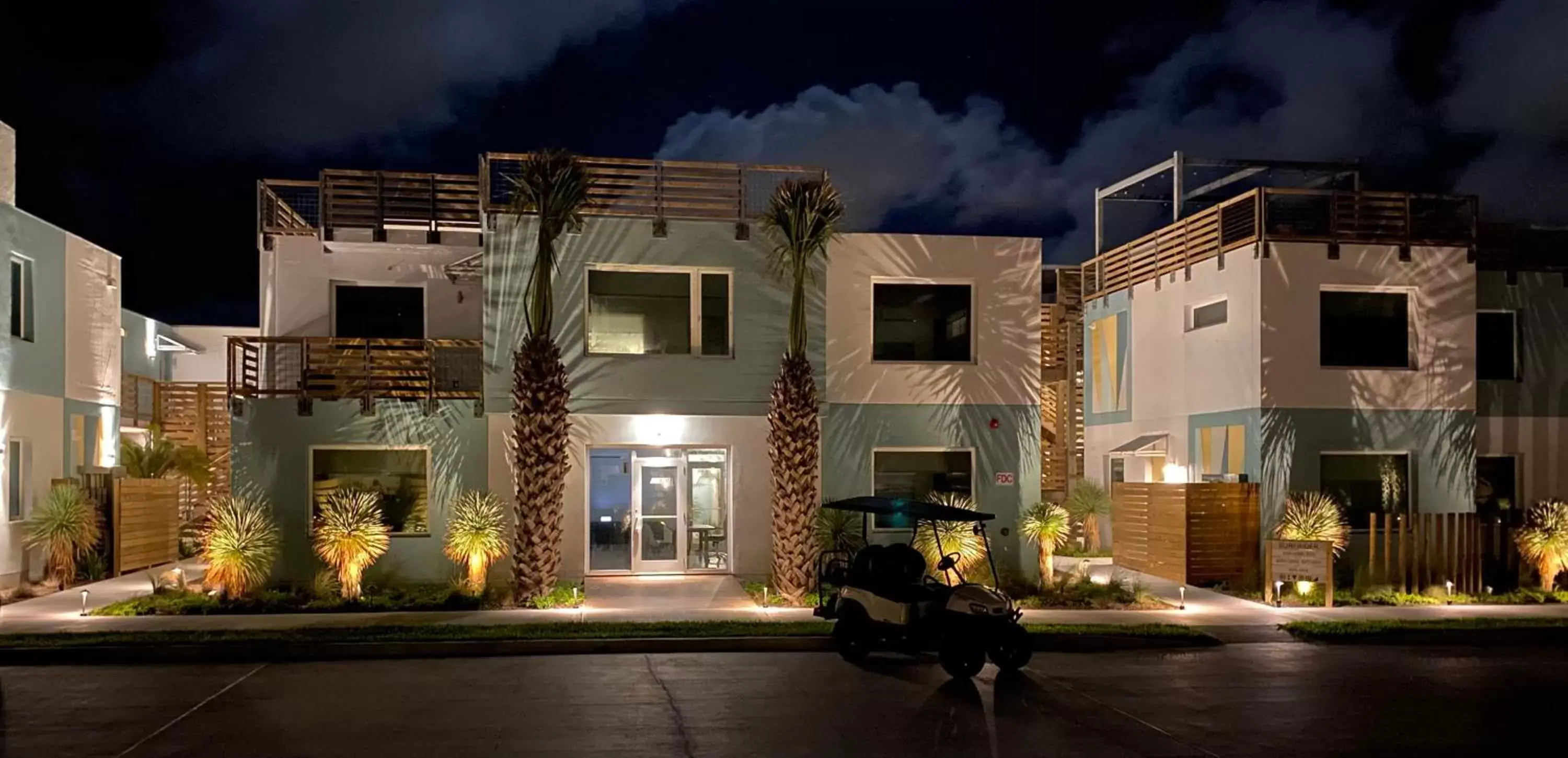 Property building in Lively Beach Property building in Lively Beach