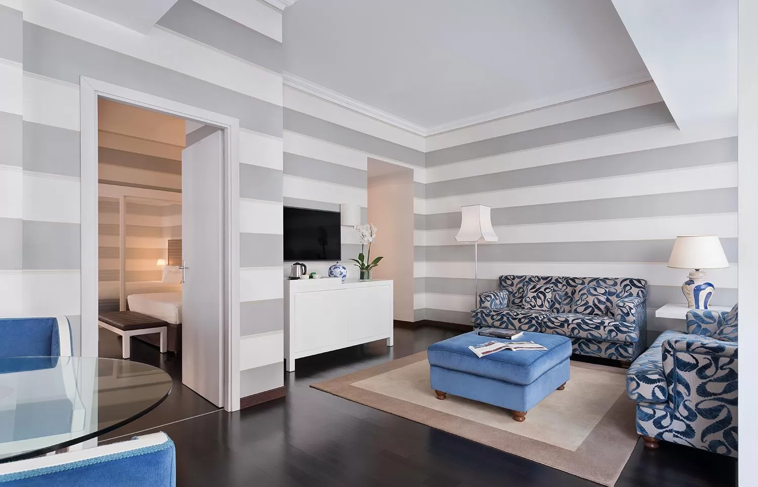 TV and multimedia, Bed in Sina De La Ville