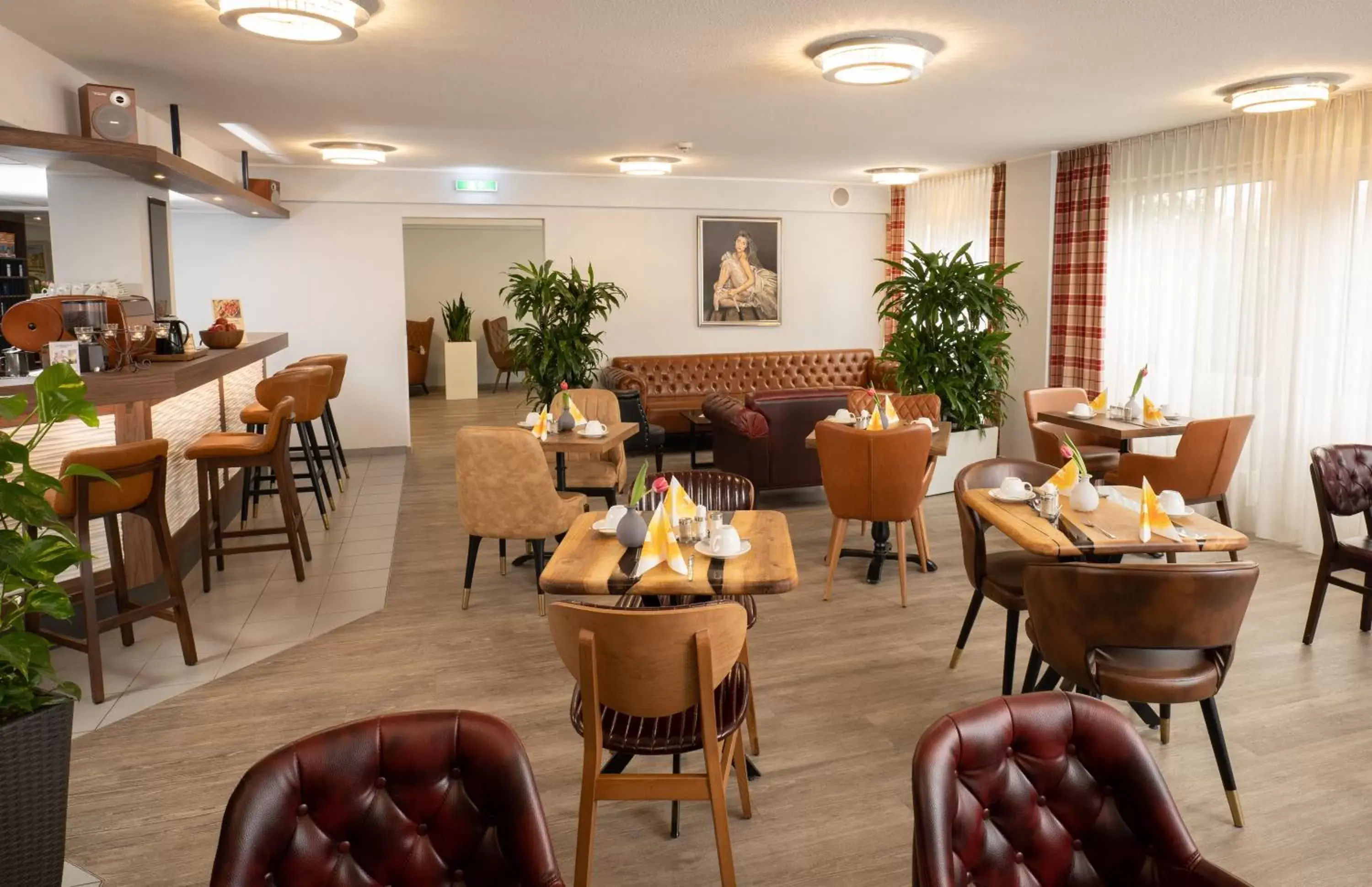 Lounge or bar, Restaurant/Places to Eat in Best Western Comfort Business Hotel Düsseldorf-Neuss