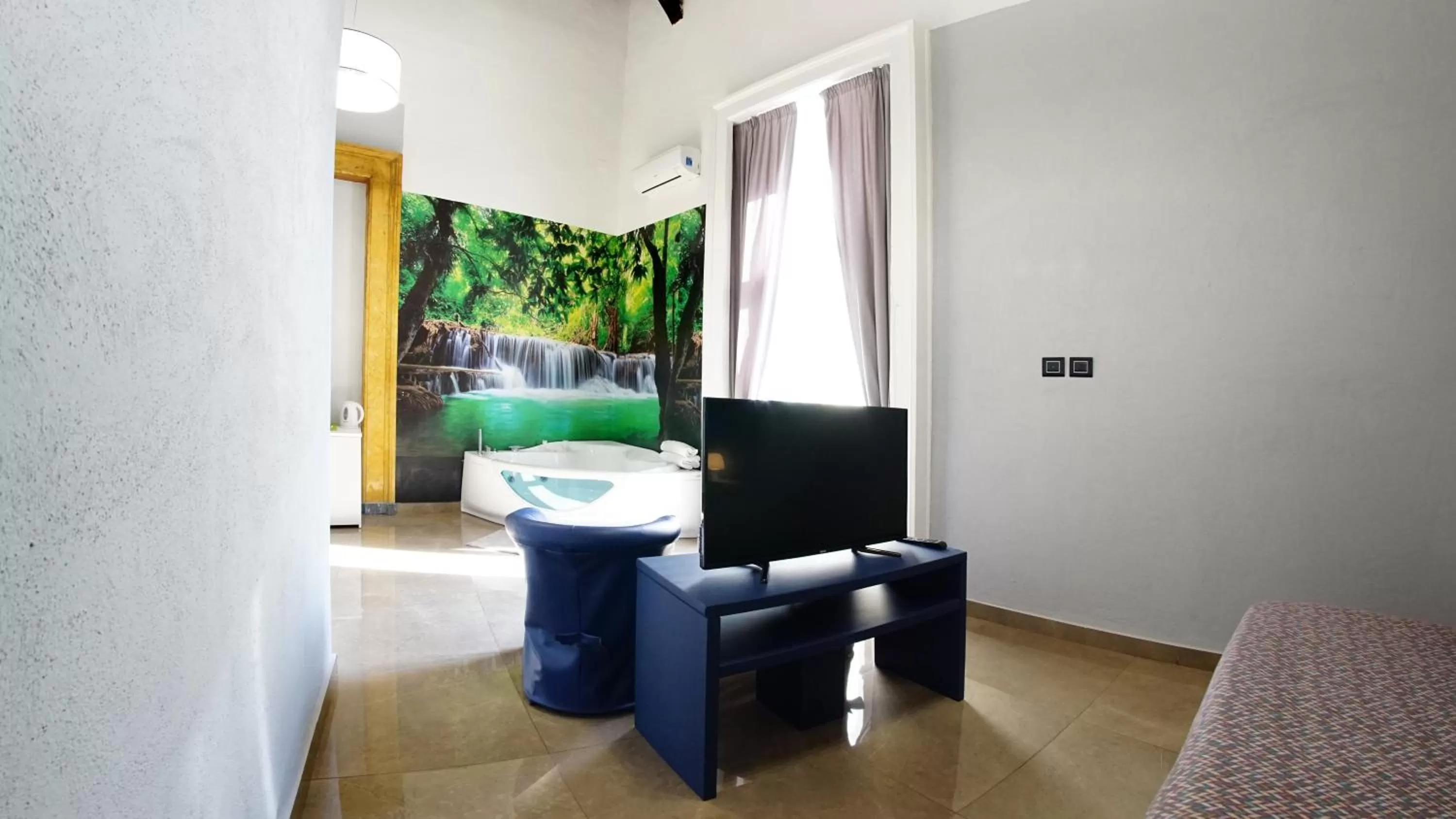 Photo of the whole room in Beverello Suite