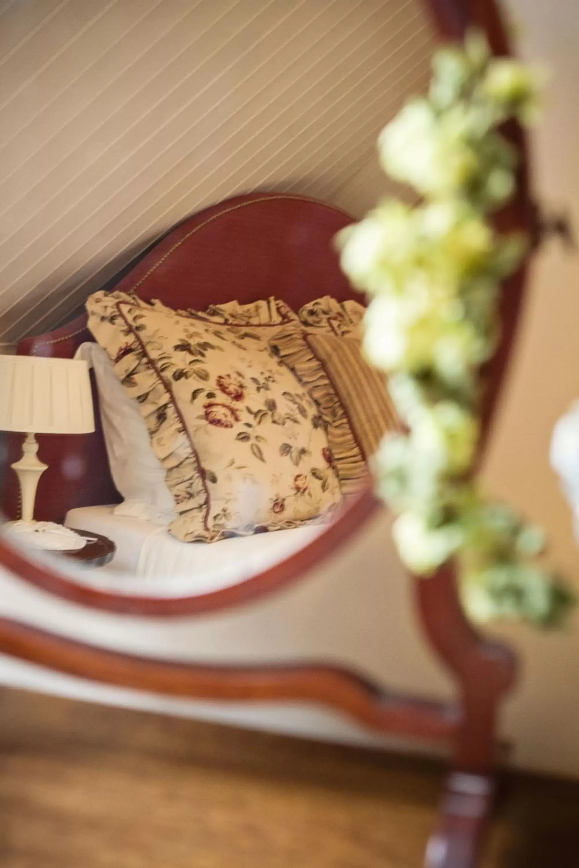 Decorative detail, Bed in Landrop Bed & Breakfast