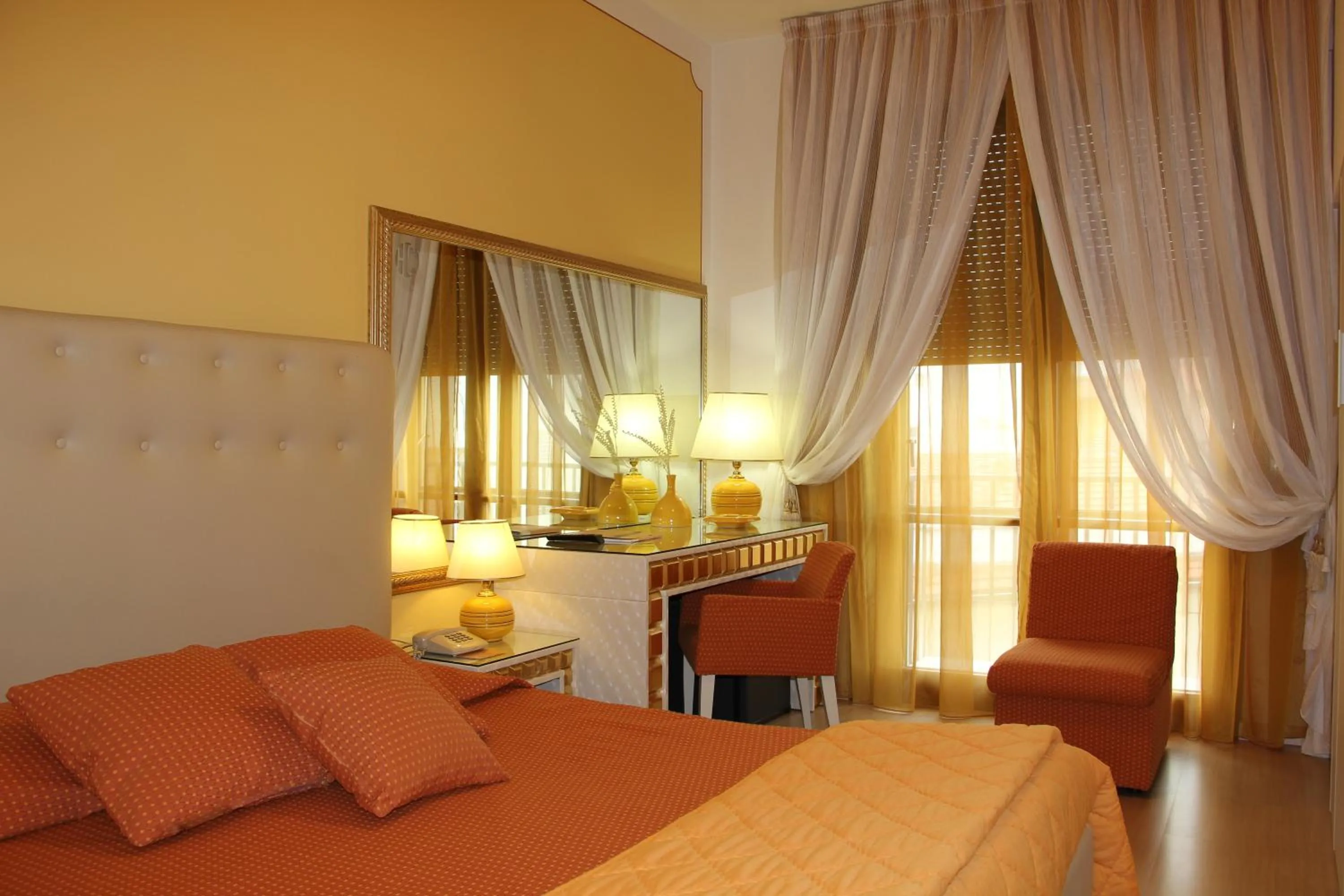 Photo of the whole room, Bed in Hotel Continentale