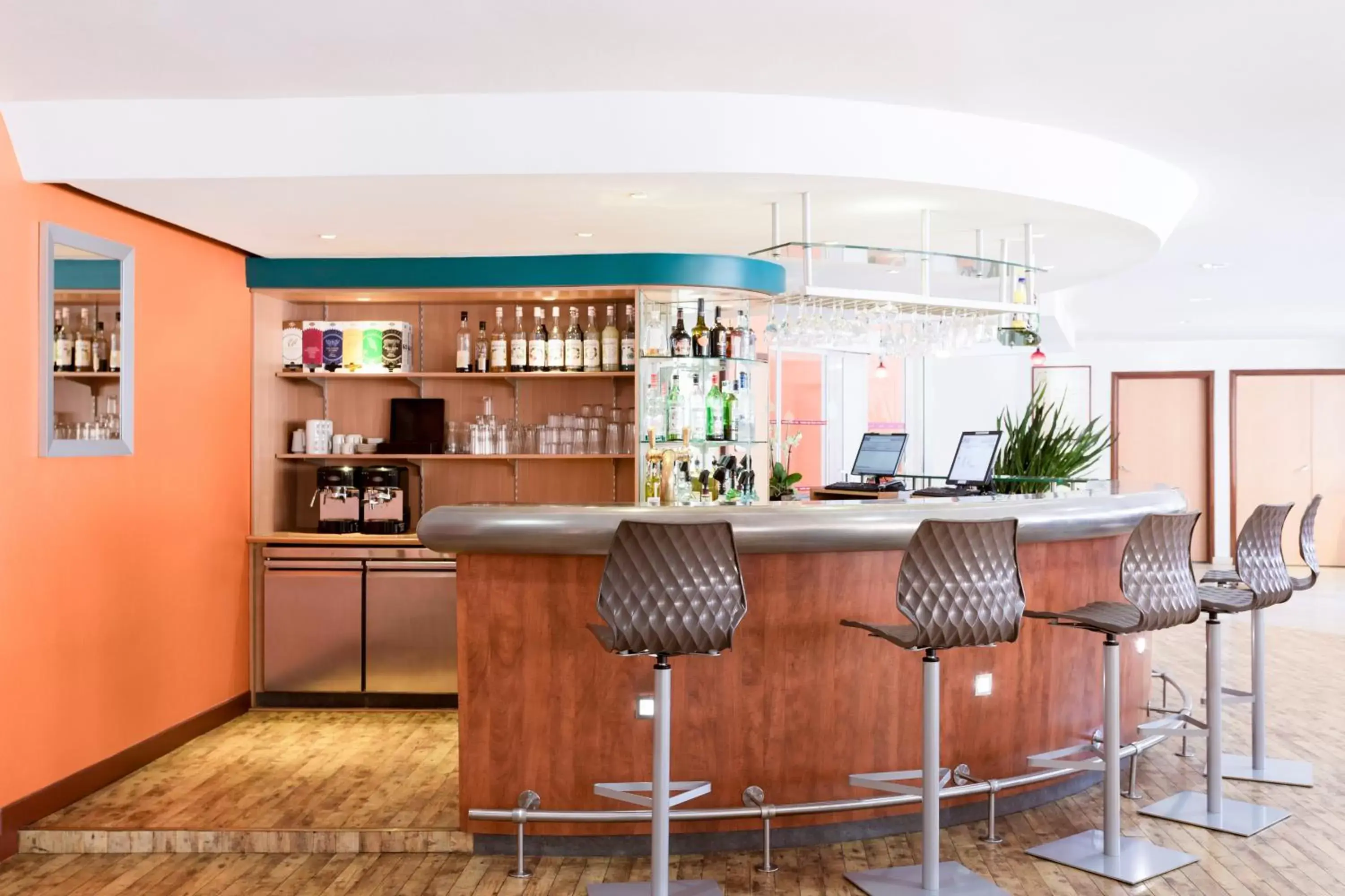 Lounge or bar, Lounge/Bar in Novotel Suites Montpellier Antigone