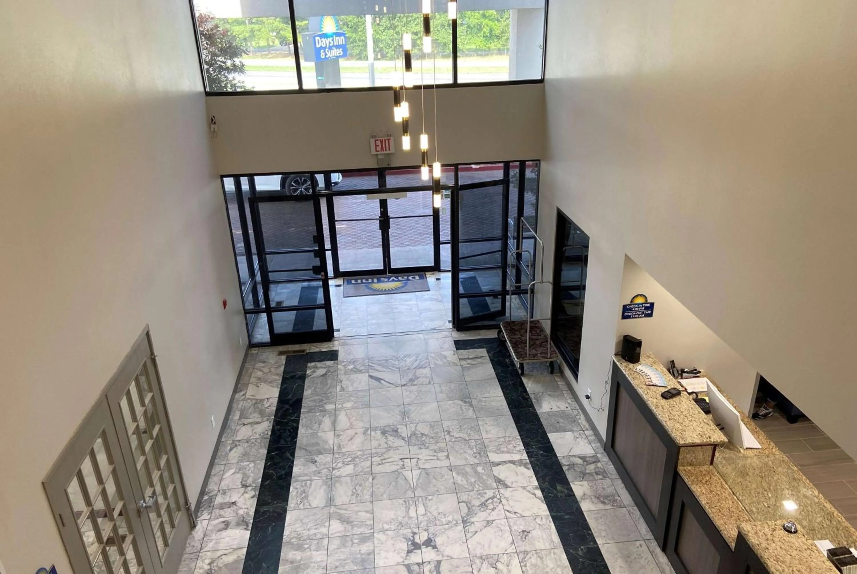 Lobby or reception in Days Inn & Suites by Wyndham Tahlequah