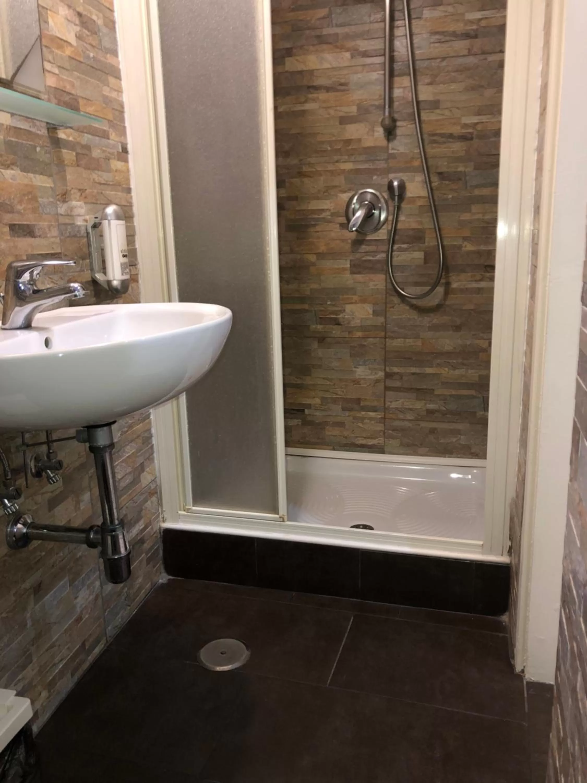 Bathroom in Pontevecchio Relais