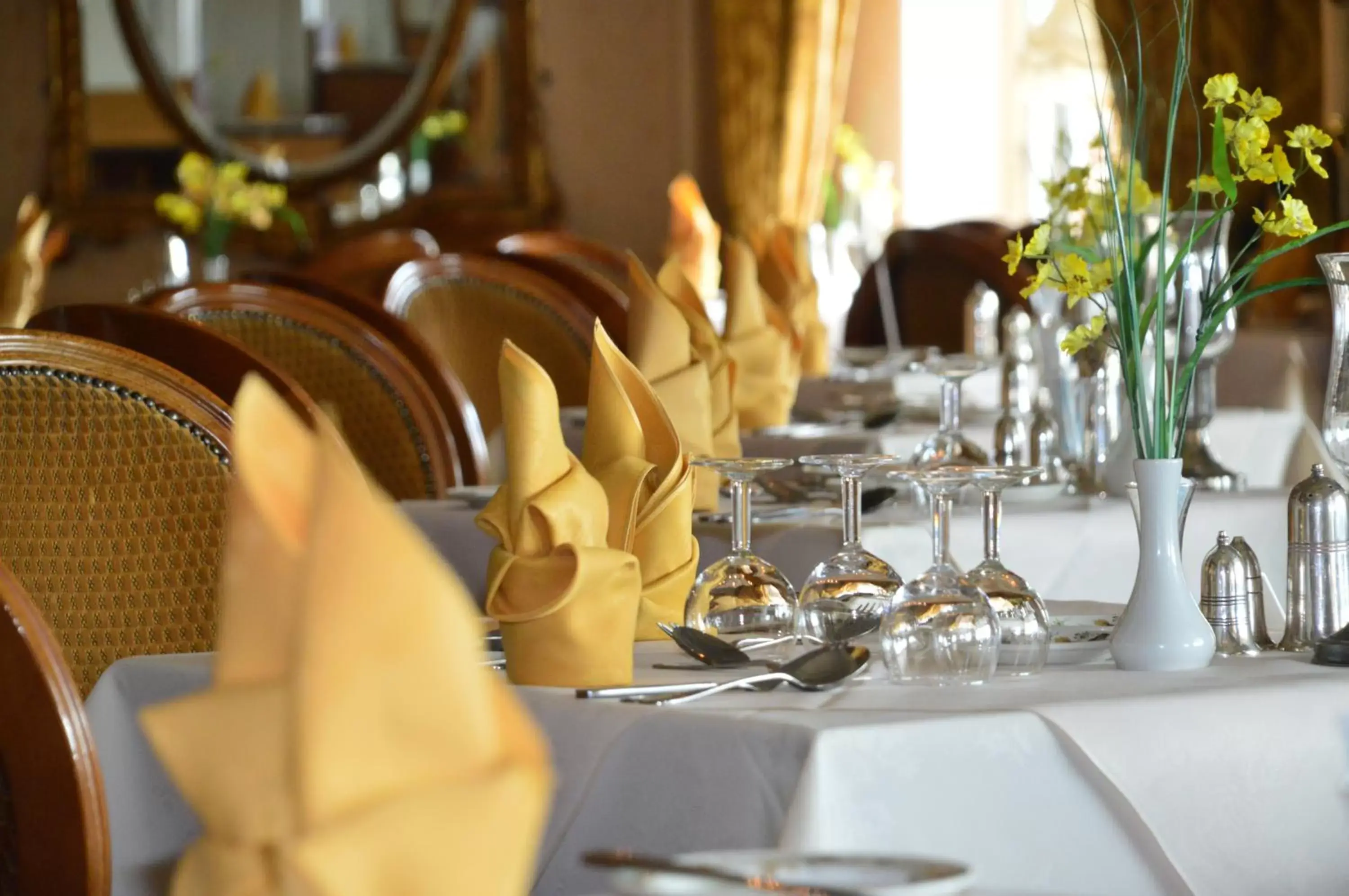 Meals, Restaurant/Places to Eat in Livermead House Hotel